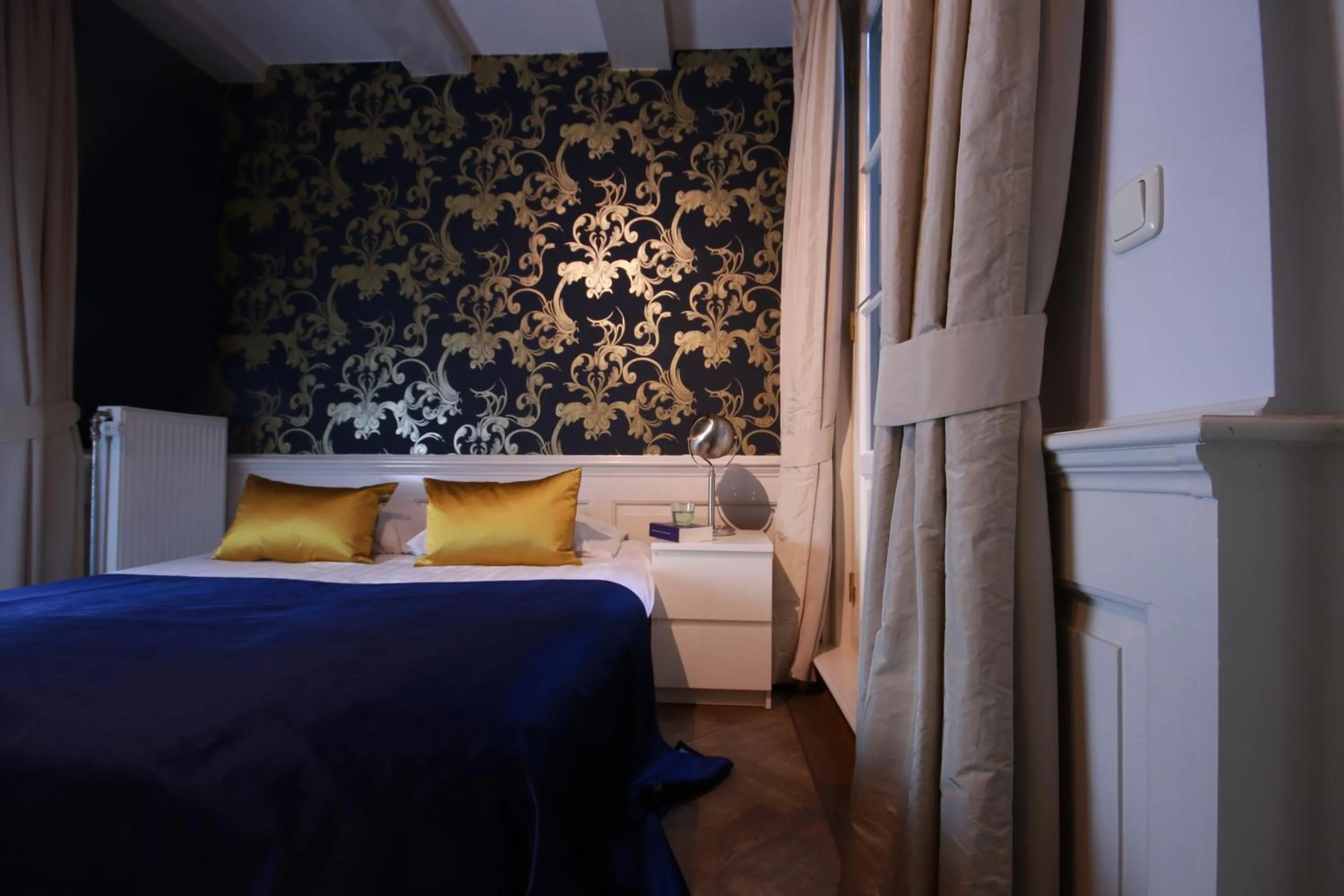 Property building, Bed in Amsterdam Canal Hotel