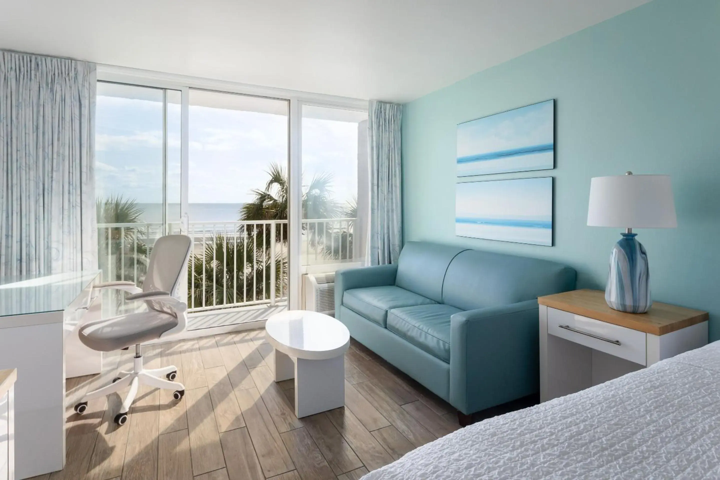 Bed in Tides Folly Beach, Charleston's Oceanfront Hotel Bed in Tides Folly Beach, Charleston's Oceanfront Hotel