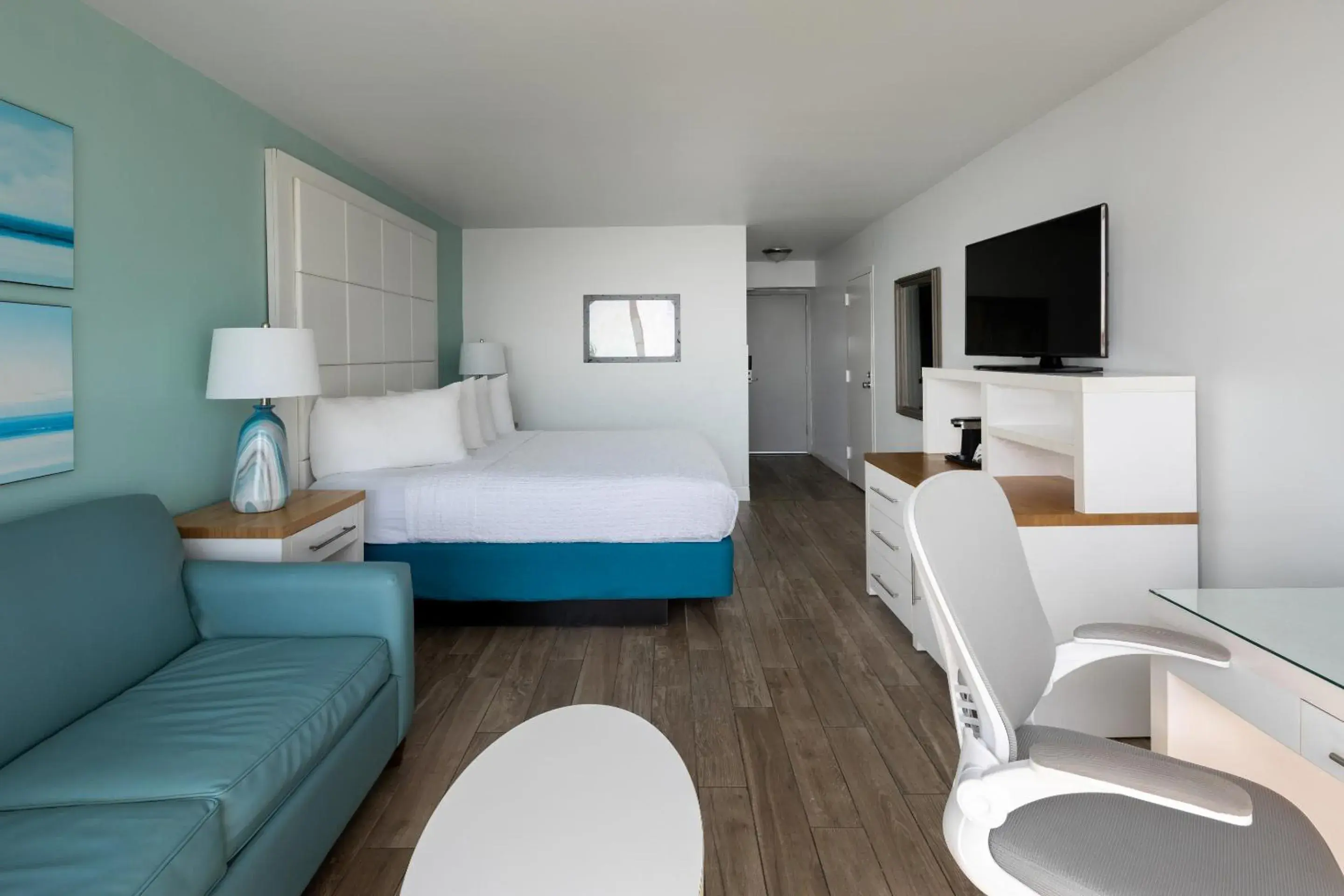 King Room - Ocean Front in Tides Folly Beach, Charleston's Oceanfront Hotel King Room - Ocean Front in Tides Folly Beach, Charleston's Oceanfront Hotel