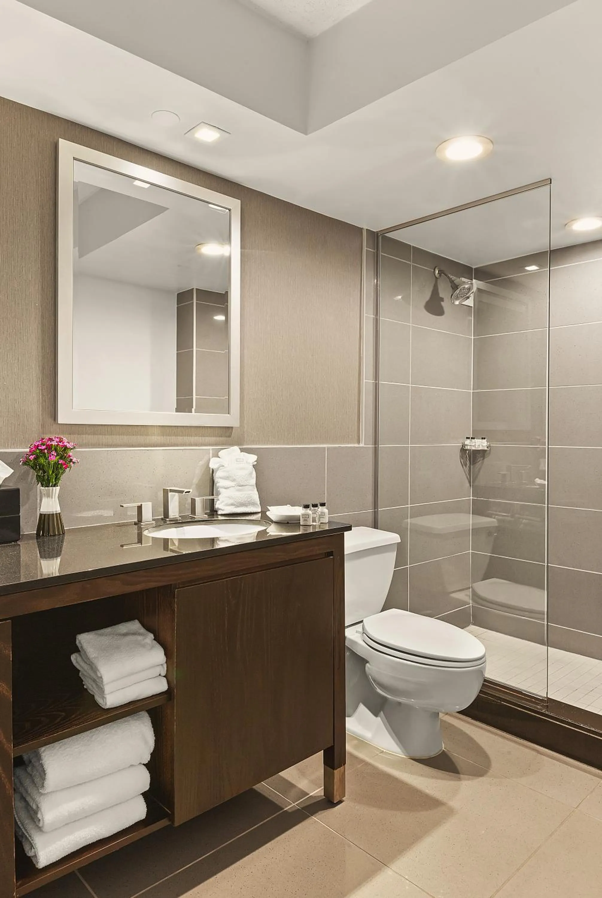 Shower in The Armon Stamford Hotel & Conference Center