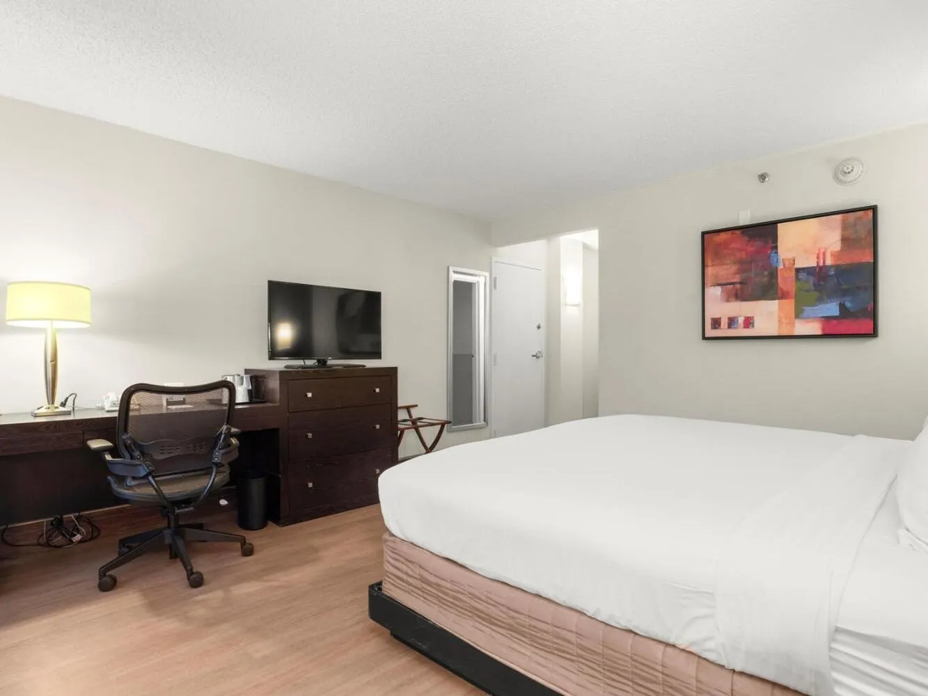 Bed in The Armon Stamford Hotel & Conference Center