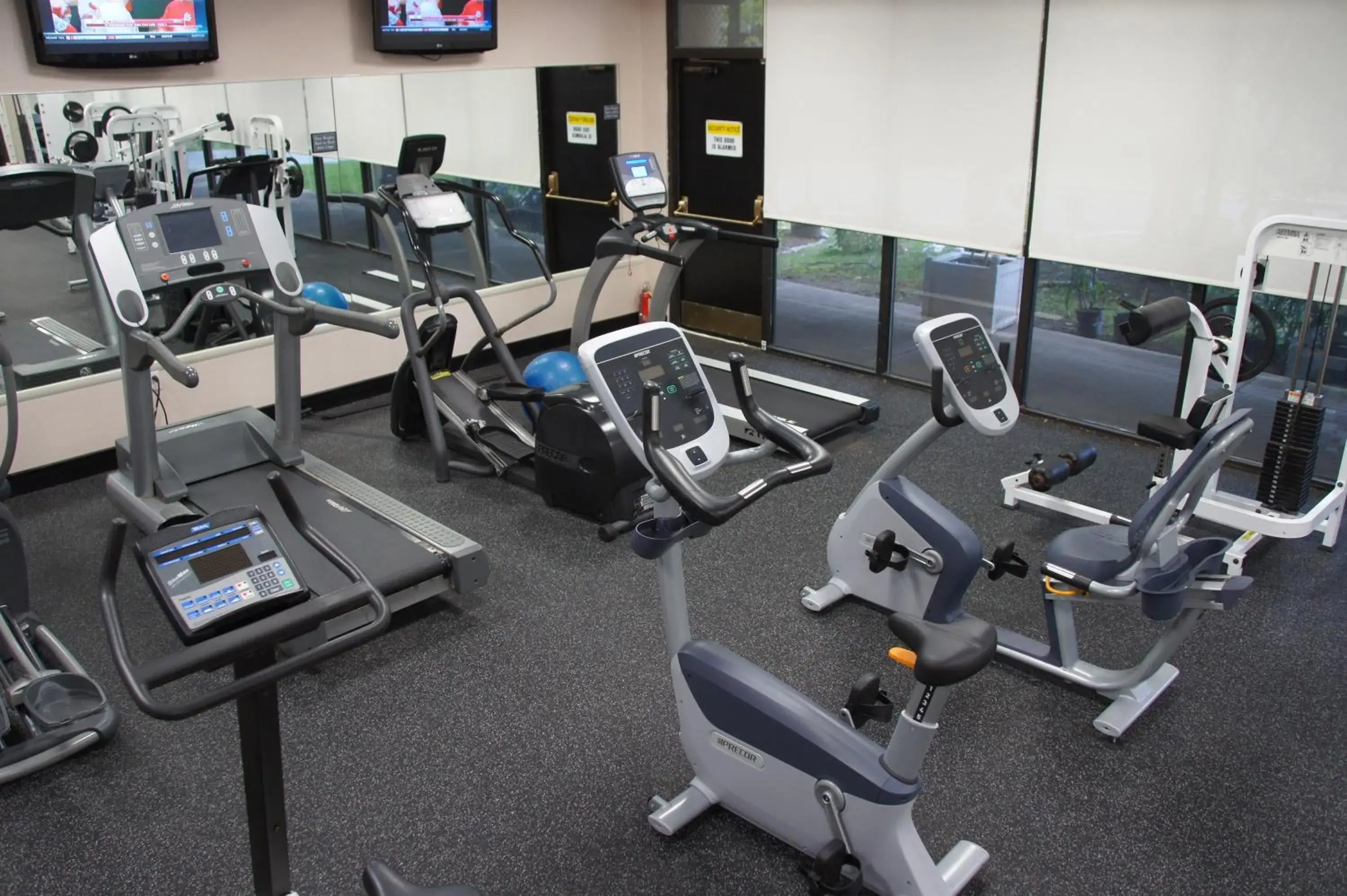 Fitness centre/facilities in The Armon Stamford Hotel & Conference Center Fitness centre/facilities in The Armon Stamford Hotel & Conference Center