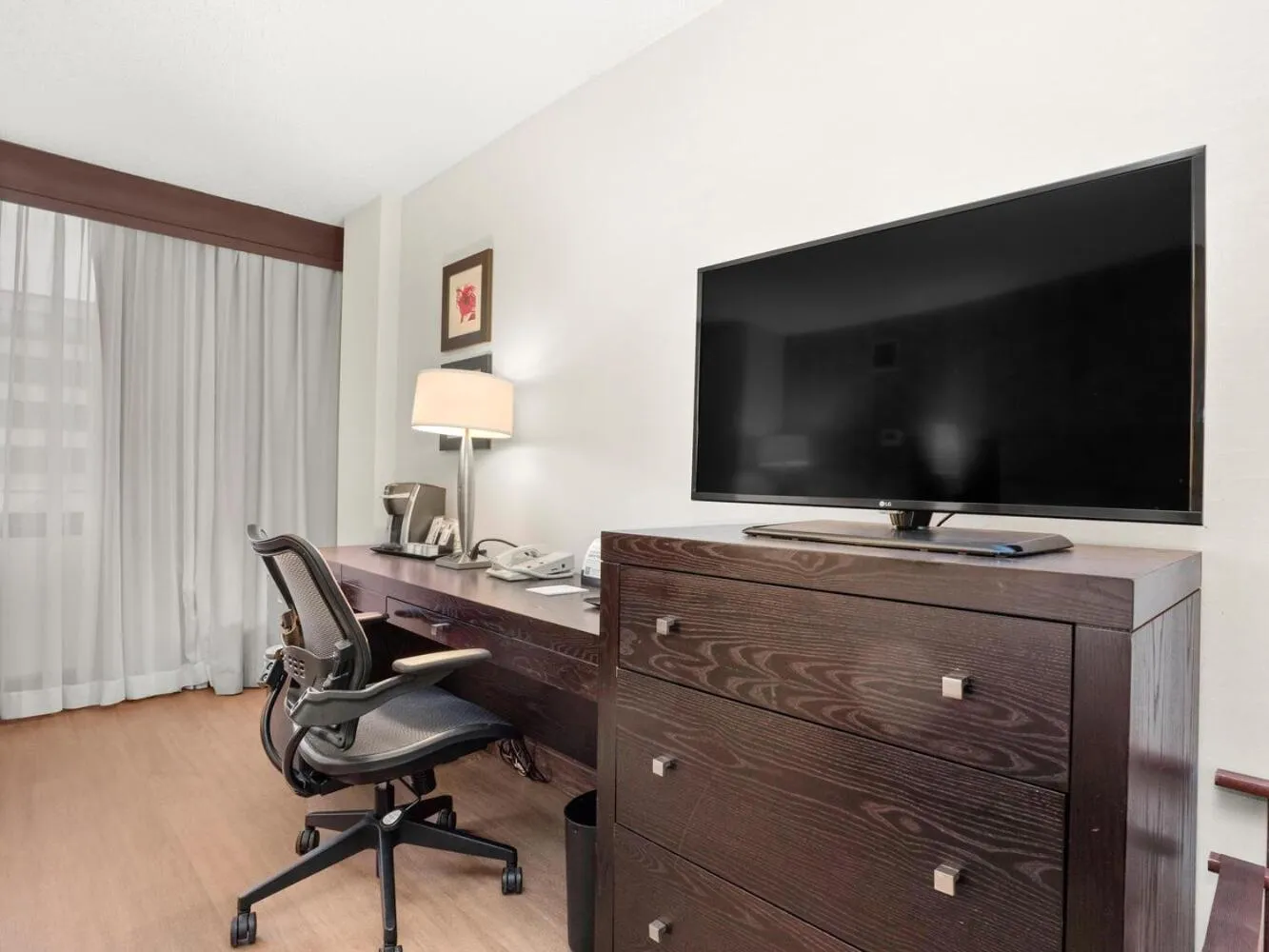 TV and multimedia in The Armon Stamford Hotel & Conference Center