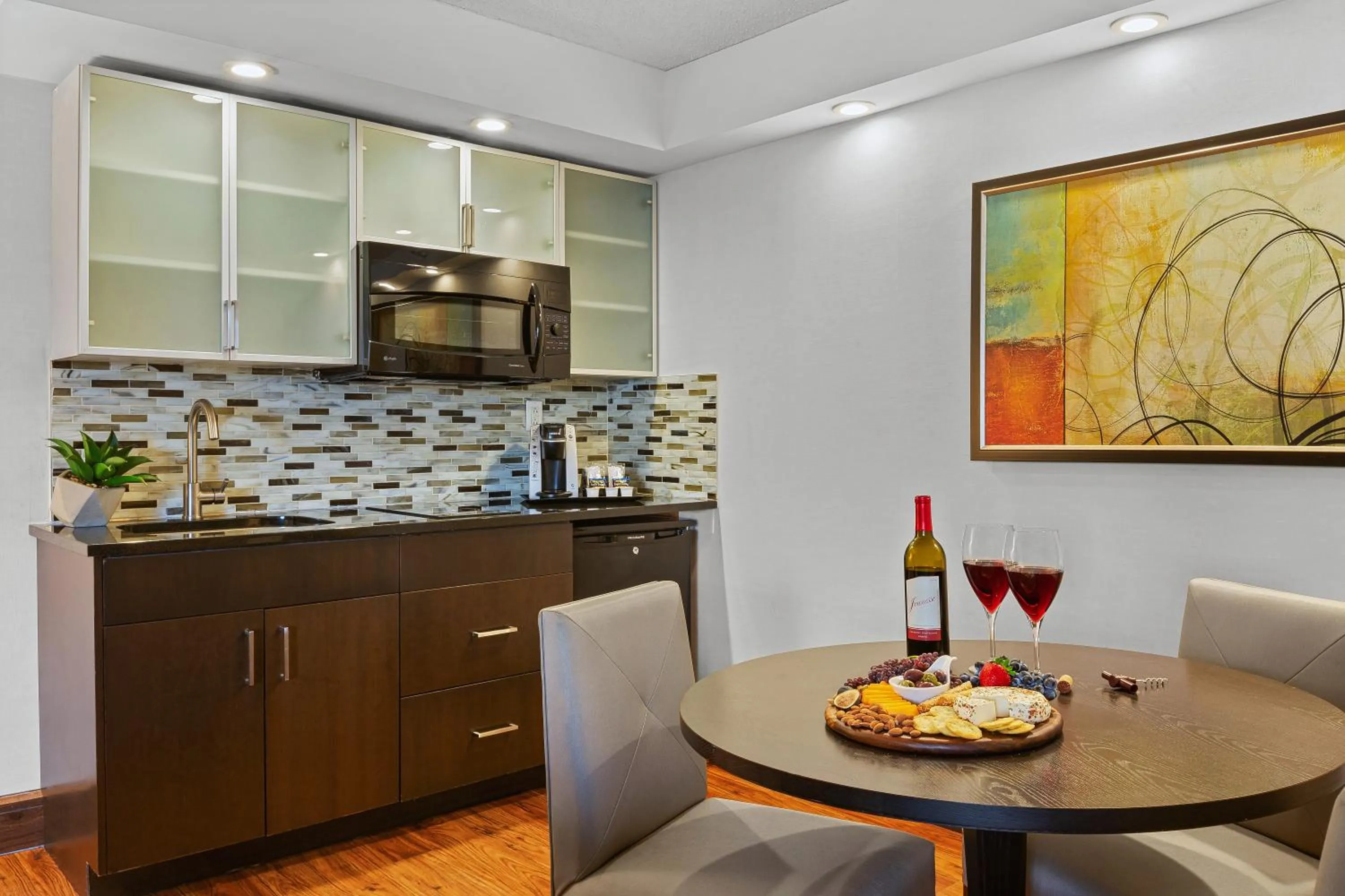 Kitchen or kitchenette in The Armon Stamford Hotel & Conference Center