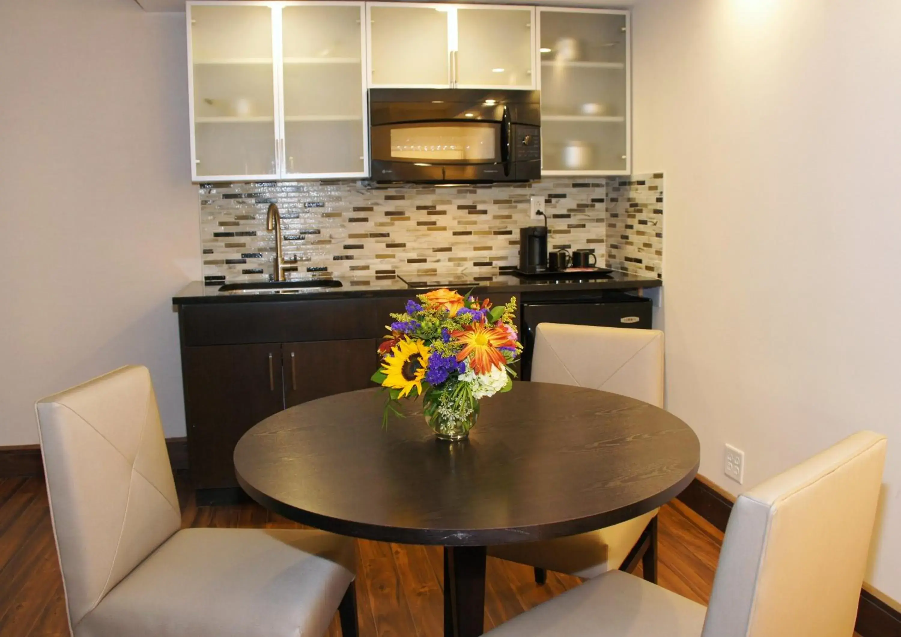 Bedroom in The Armon Stamford Hotel & Conference Center Bedroom in The Armon Stamford Hotel & Conference Center