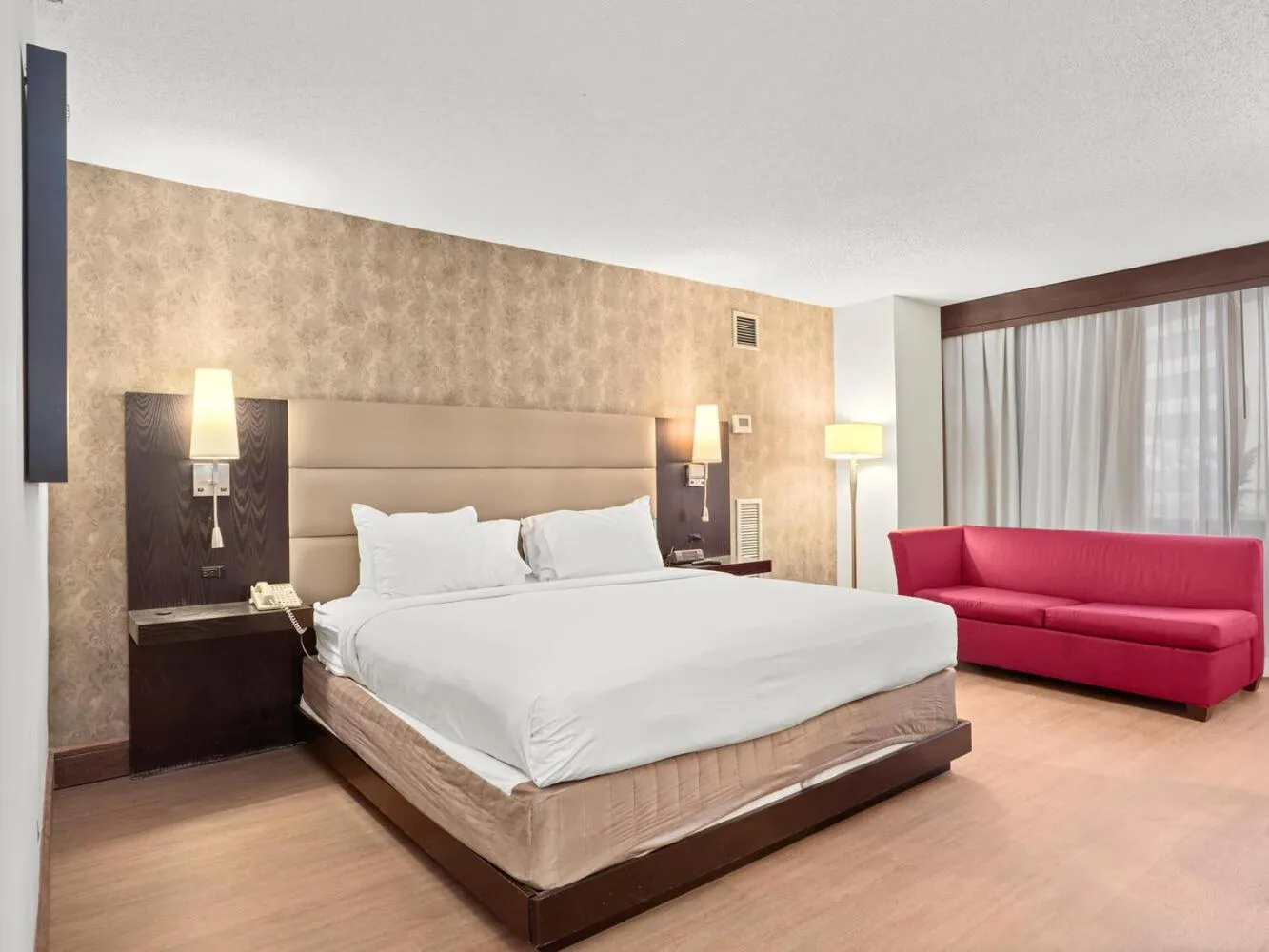 Bedroom, Bed in The Armon Stamford Hotel & Conference Center