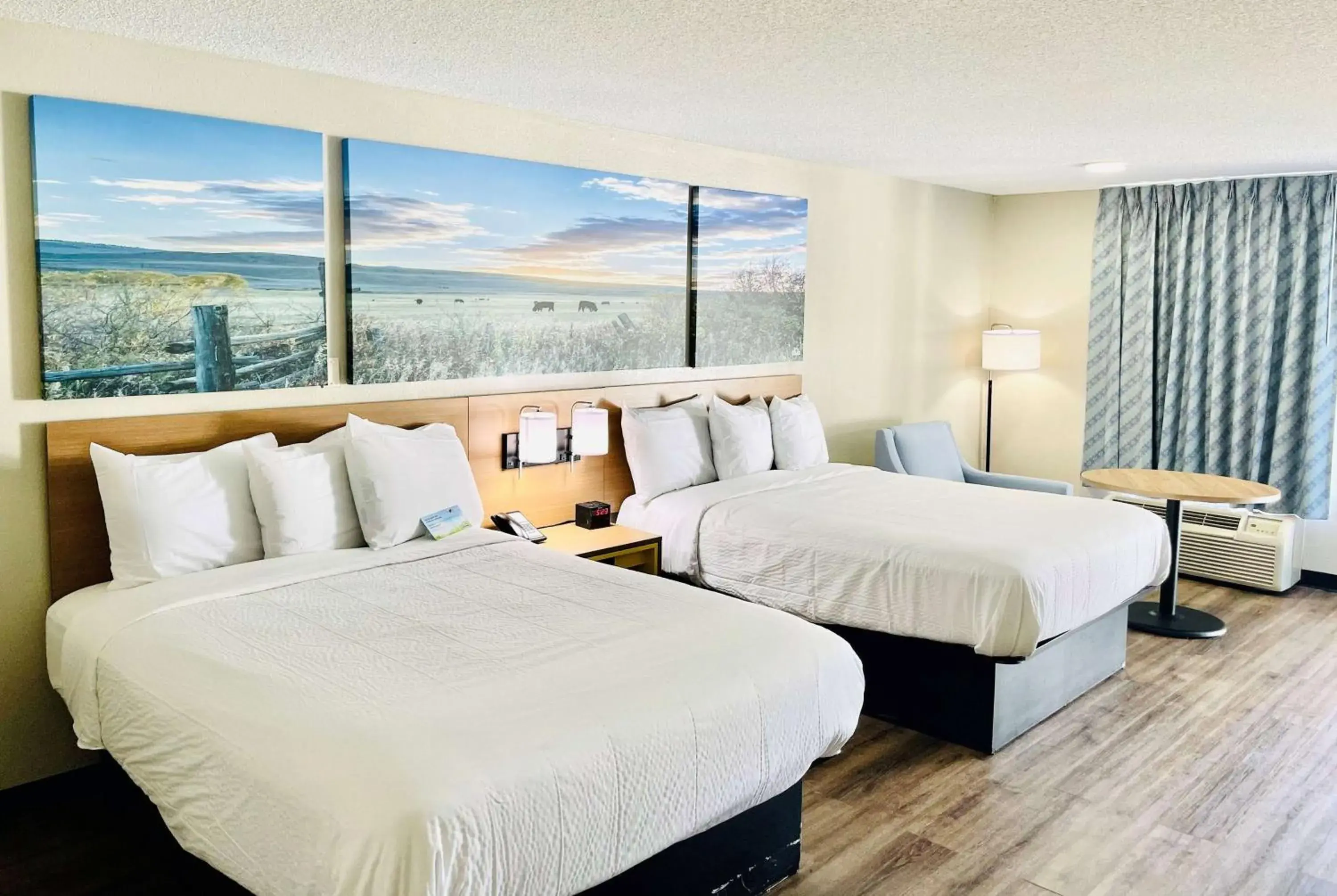 Bed in Days Inn by Wyndham Burleson Ft. Worth Bed in Days Inn by Wyndham Burleson Ft. Worth