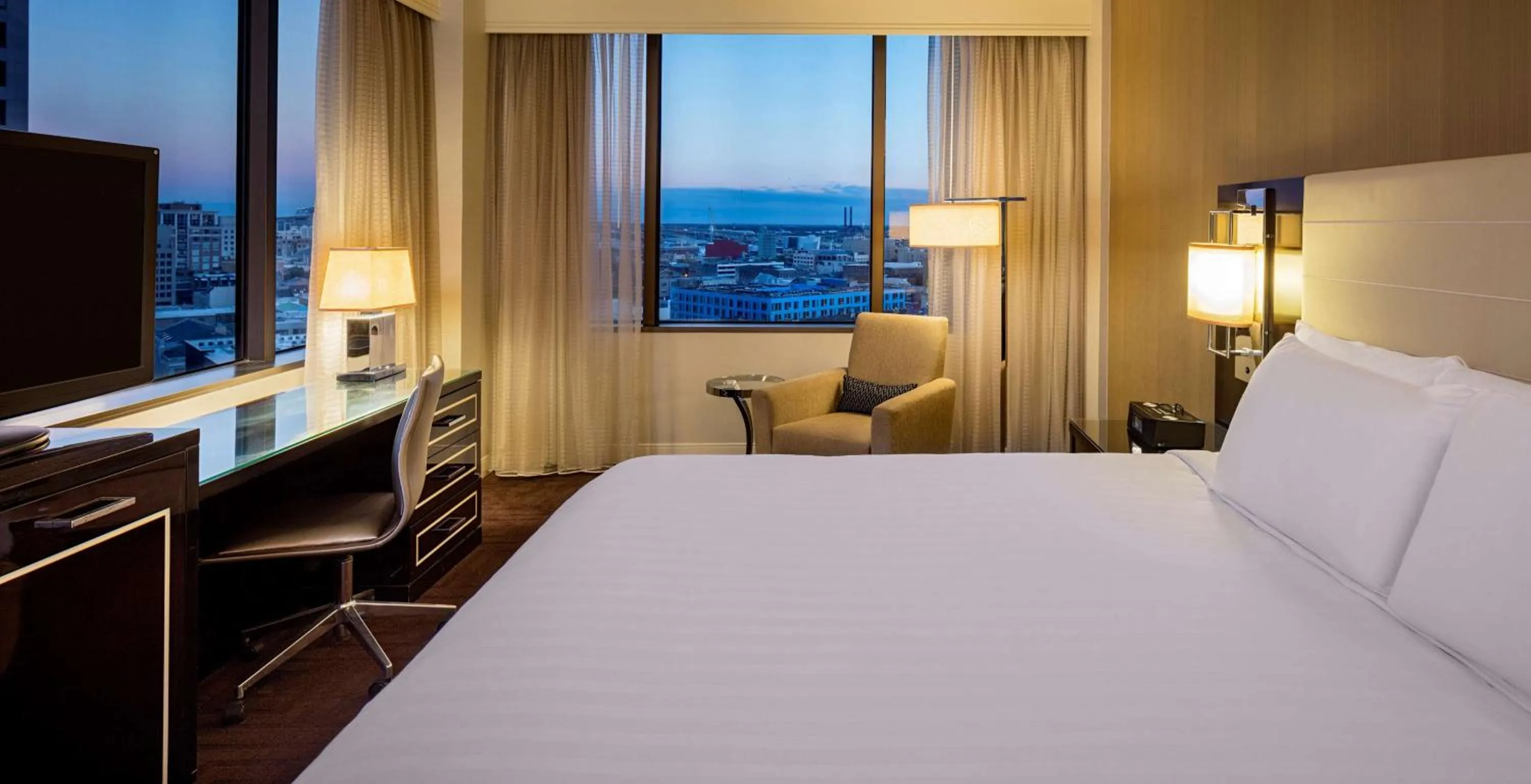 Bedroom, Bed in Hyatt Regency New Orleans