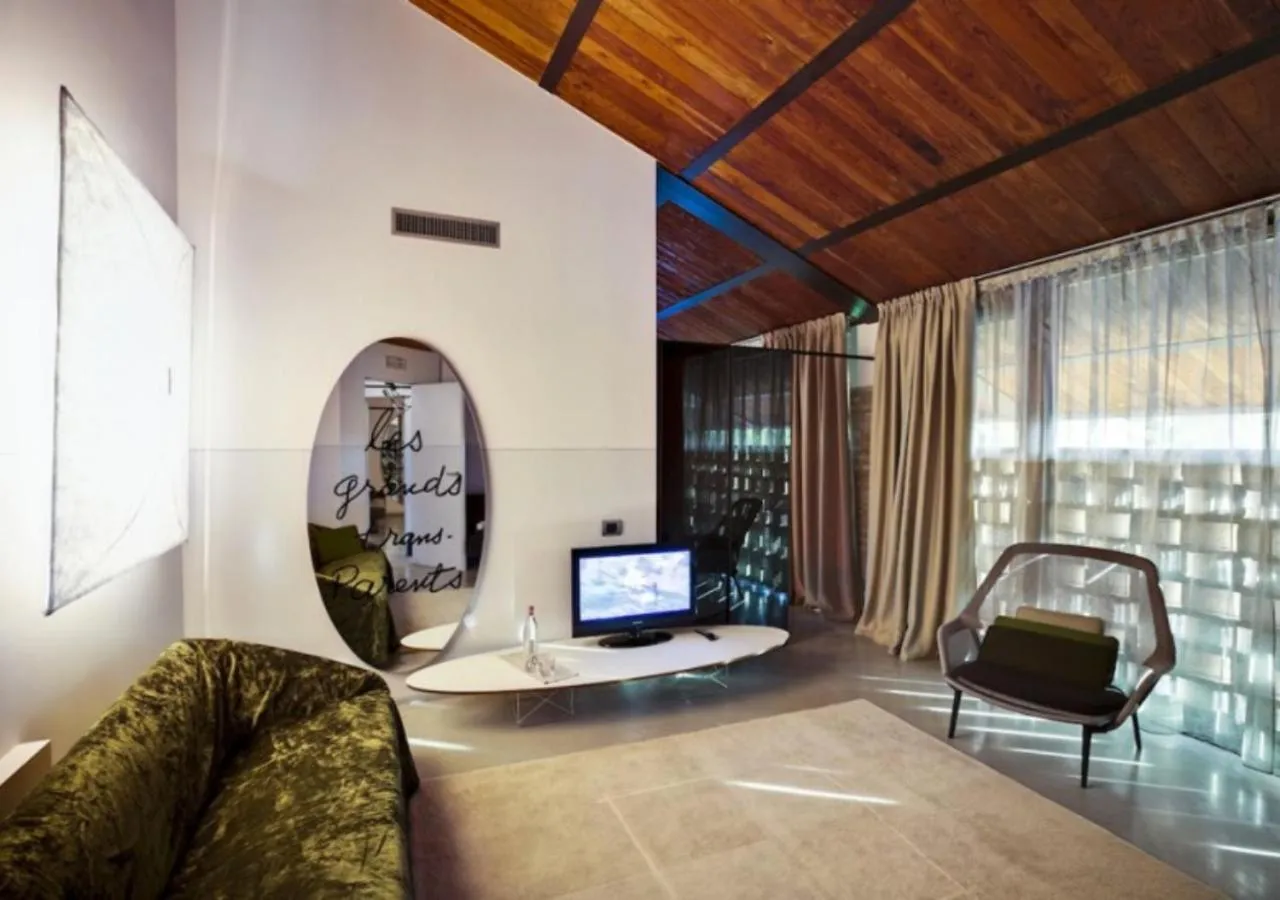 Living room, Bed in Il Tesoro Living Resort