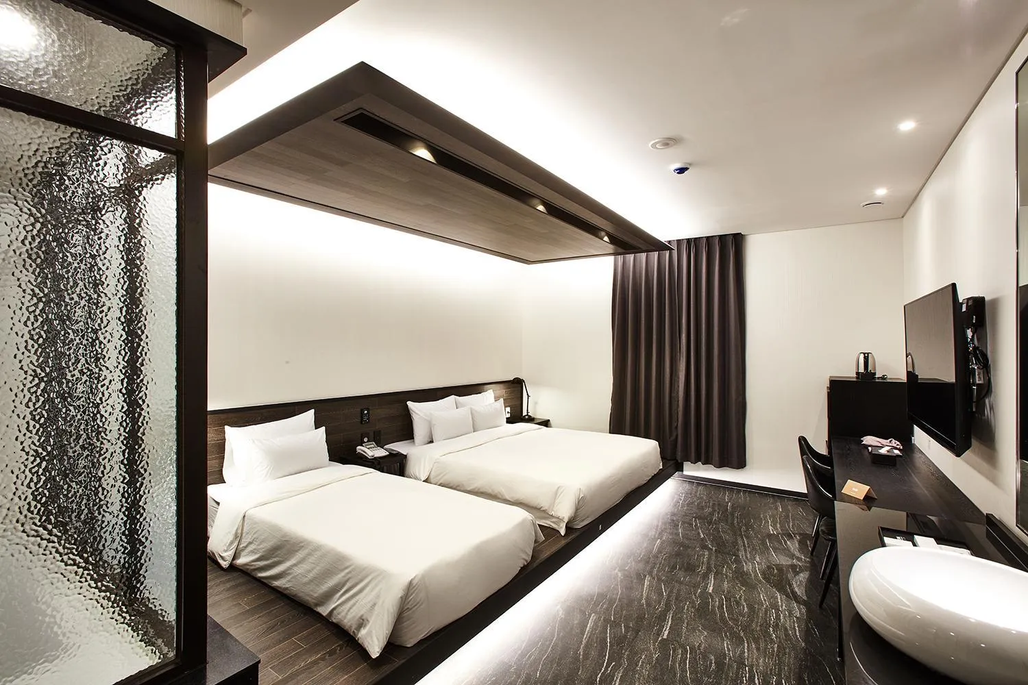 Bedroom, Bed in Hotel Wanted