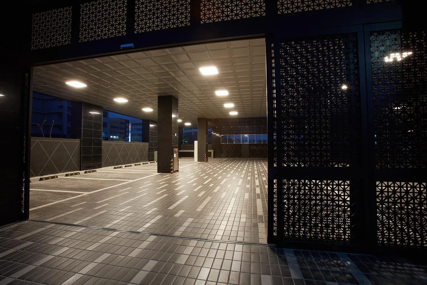 Parking in Hotel Wanted