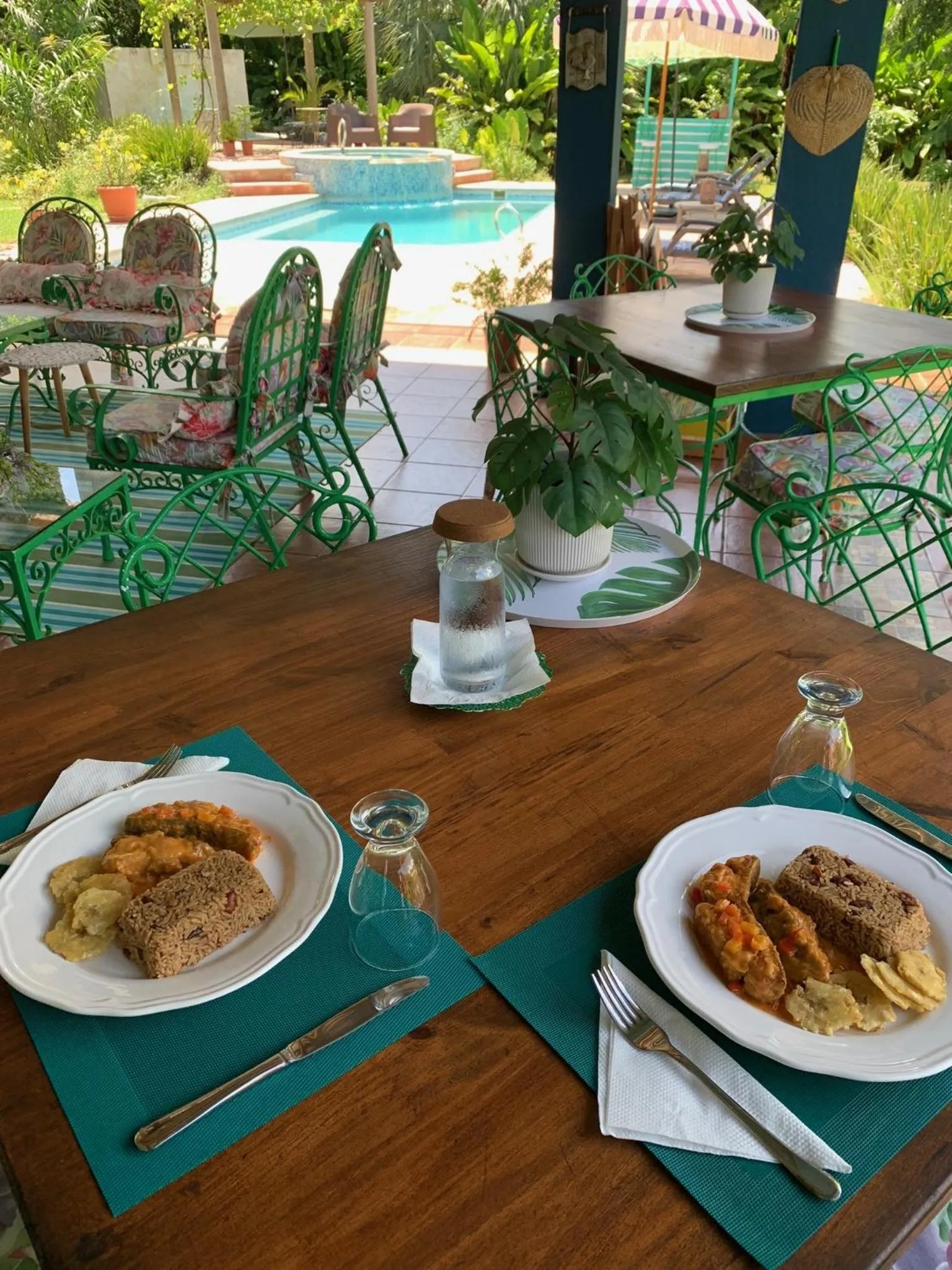 Restaurant/places to eat in Campito Loving