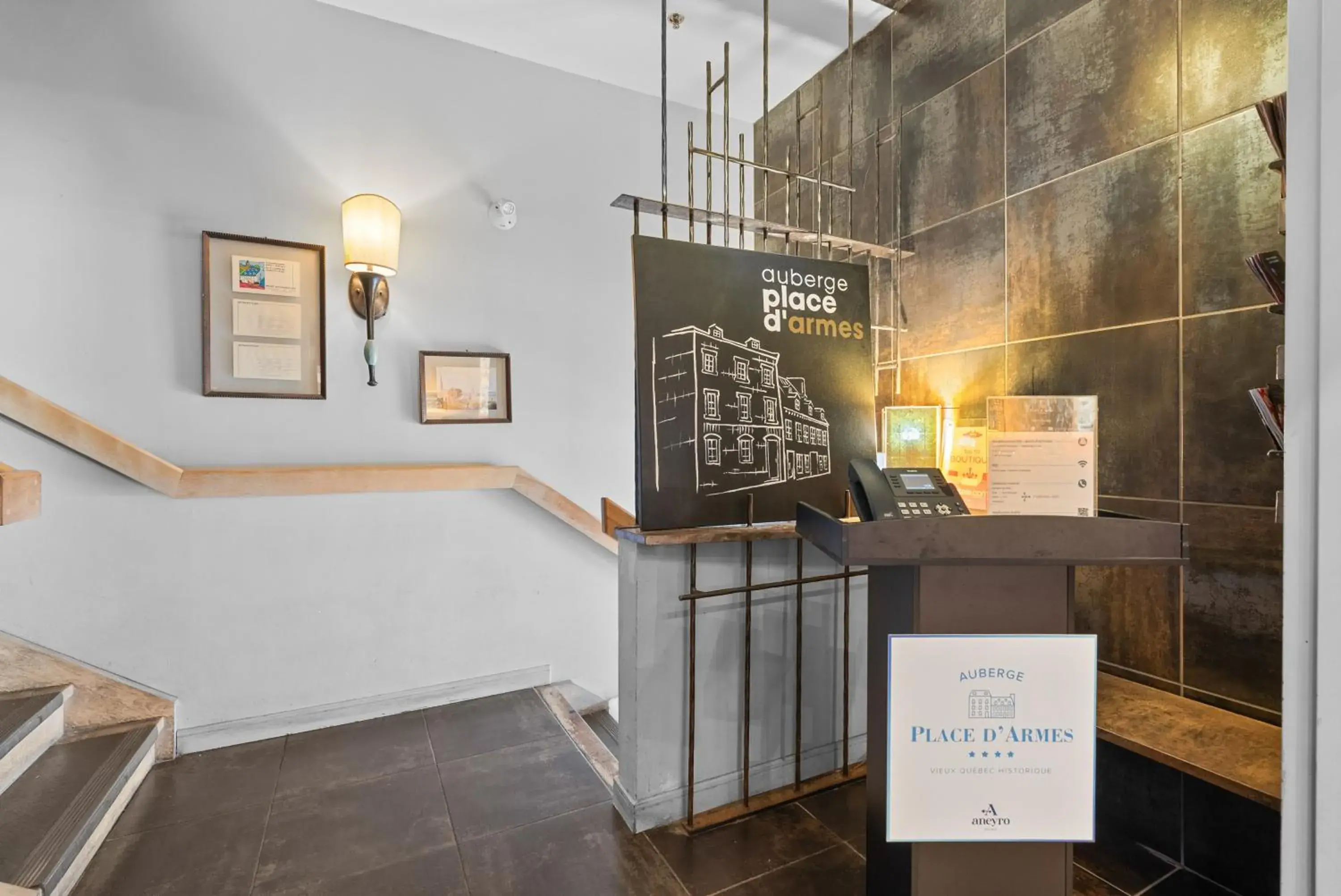 Facade/entrance in Auberge Place d'Armes - Par Aneyro Facade/entrance in Auberge Place d'Armes - Par Aneyro