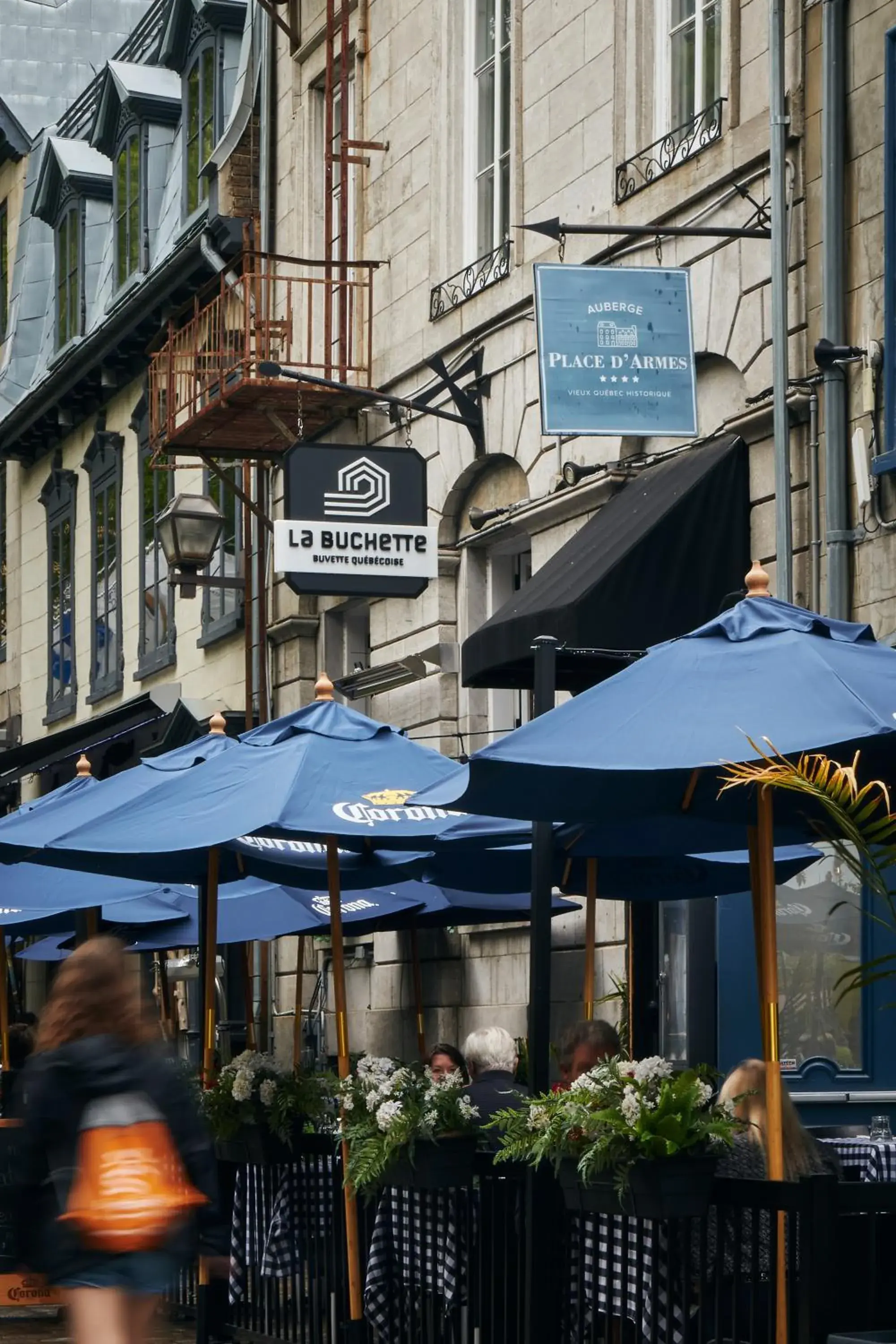 Facade/entrance in Auberge Place d'Armes - Par Aneyro Facade/entrance in Auberge Place d'Armes - Par Aneyro