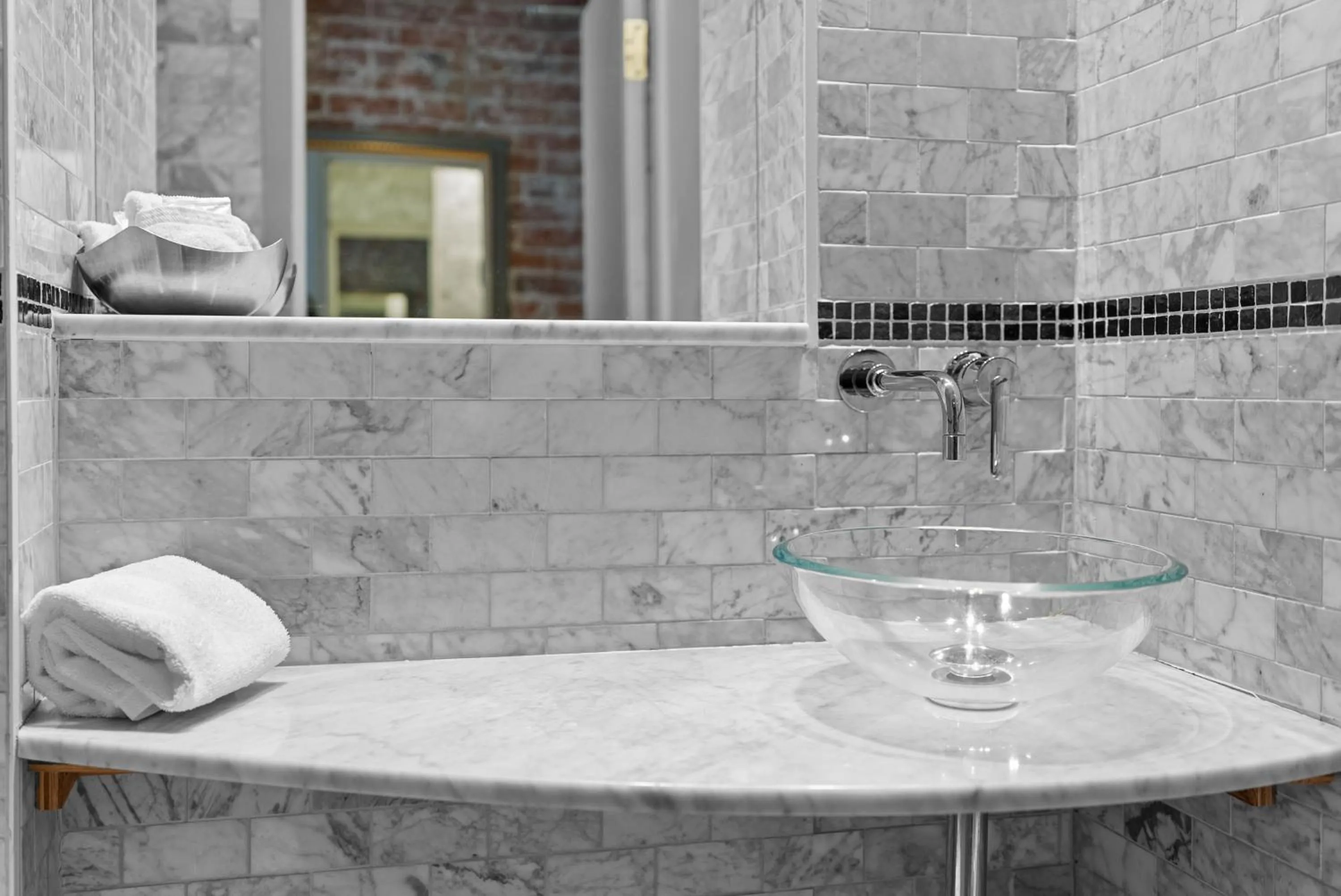 Bathroom in Auberge Place d'Armes - Par Aneyro