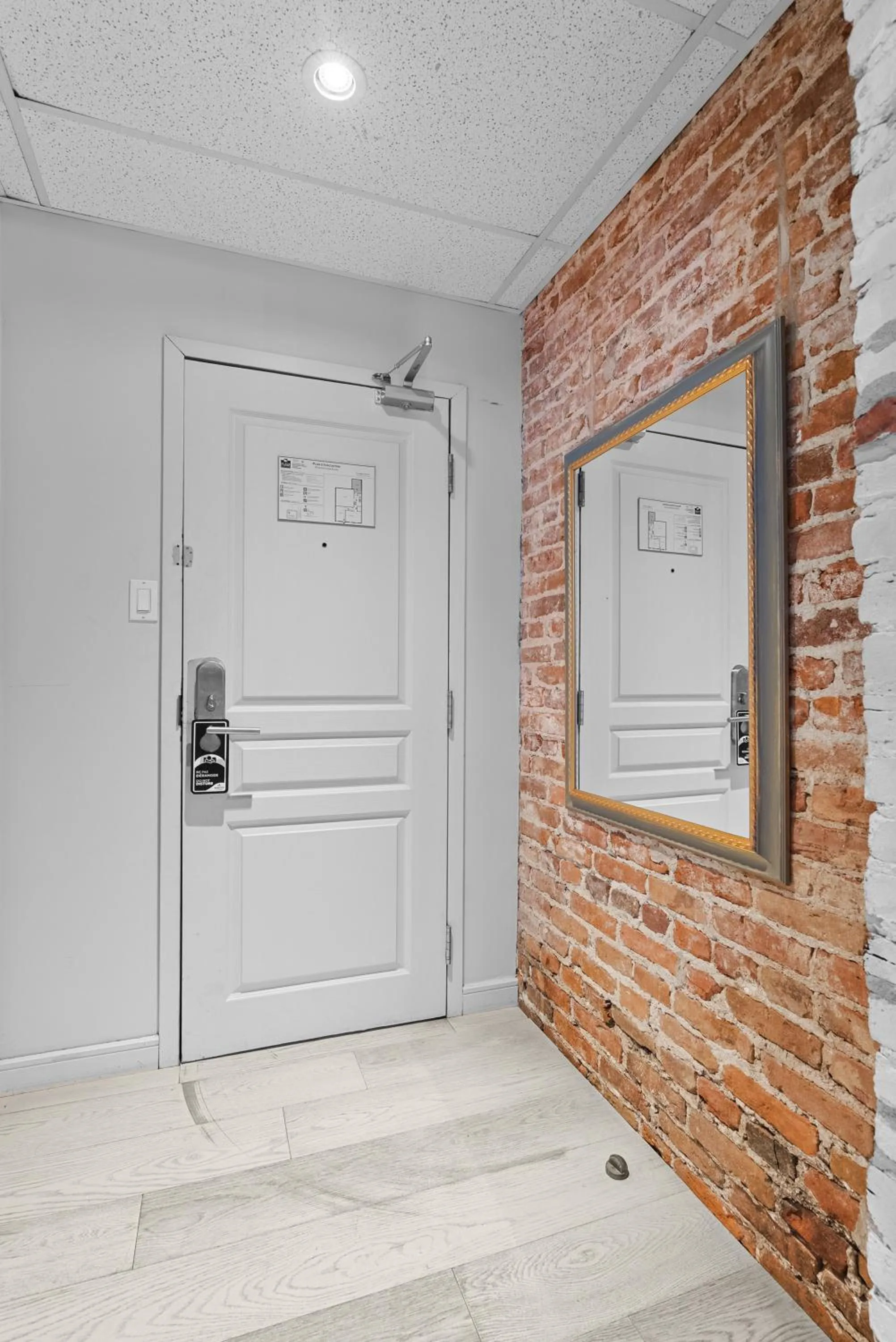 Bedroom in Auberge Place d'Armes - Par Aneyro