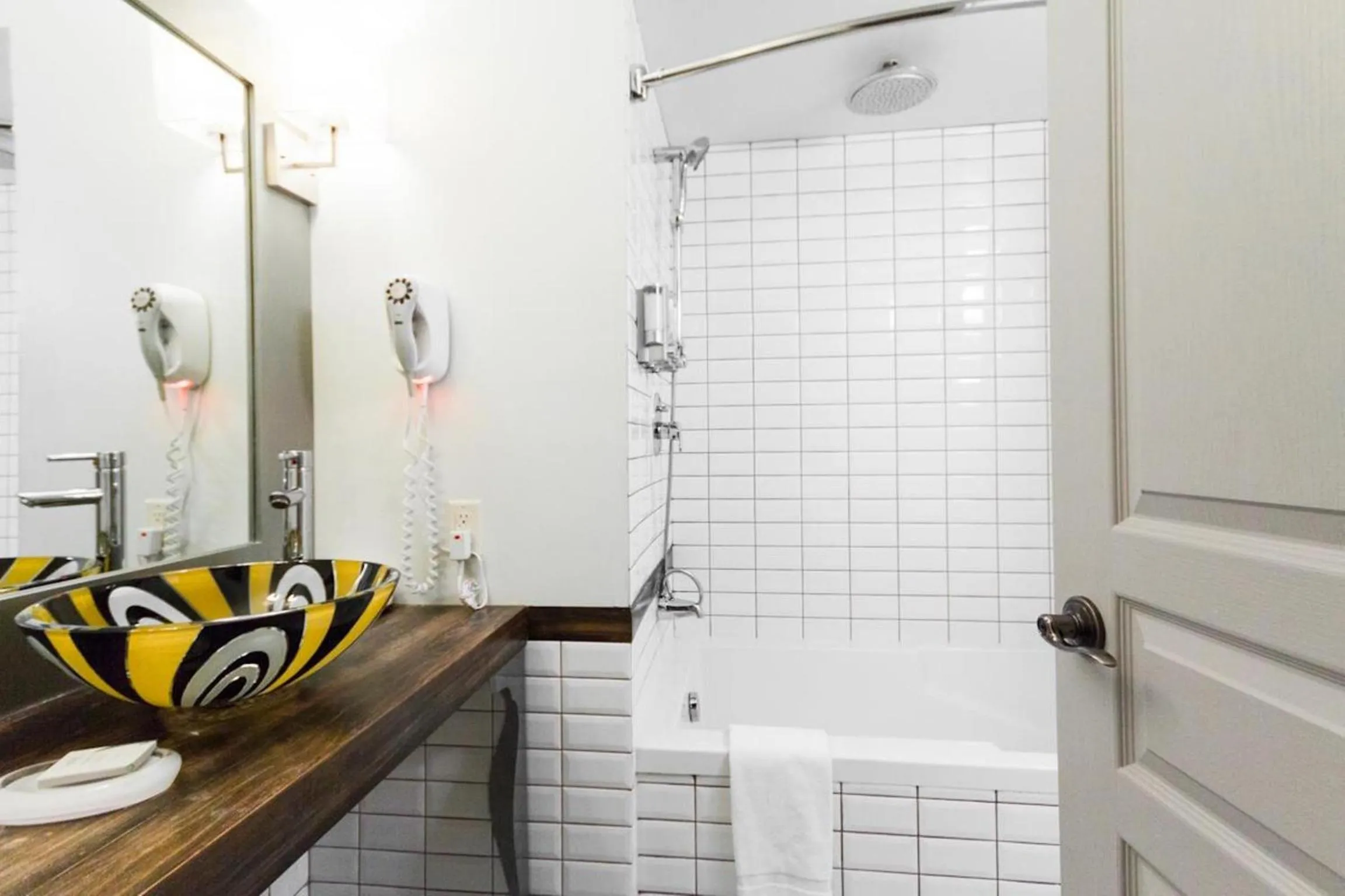 Bathroom in Auberge Place d'Armes - Par Aneyro