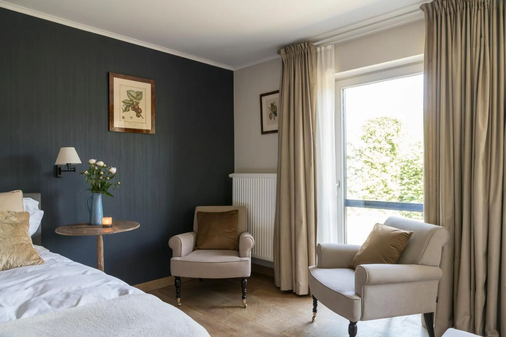 Seating area, Bed in B&B Het Soetewater