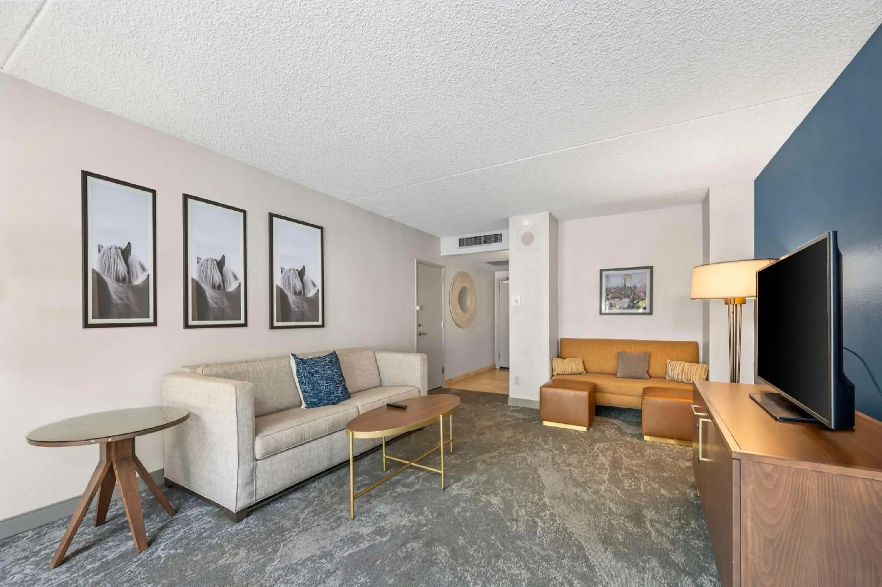 Living room in DoubleTree by Hilton Tucson-Reid Park Living room in DoubleTree by Hilton Tucson-Reid Park