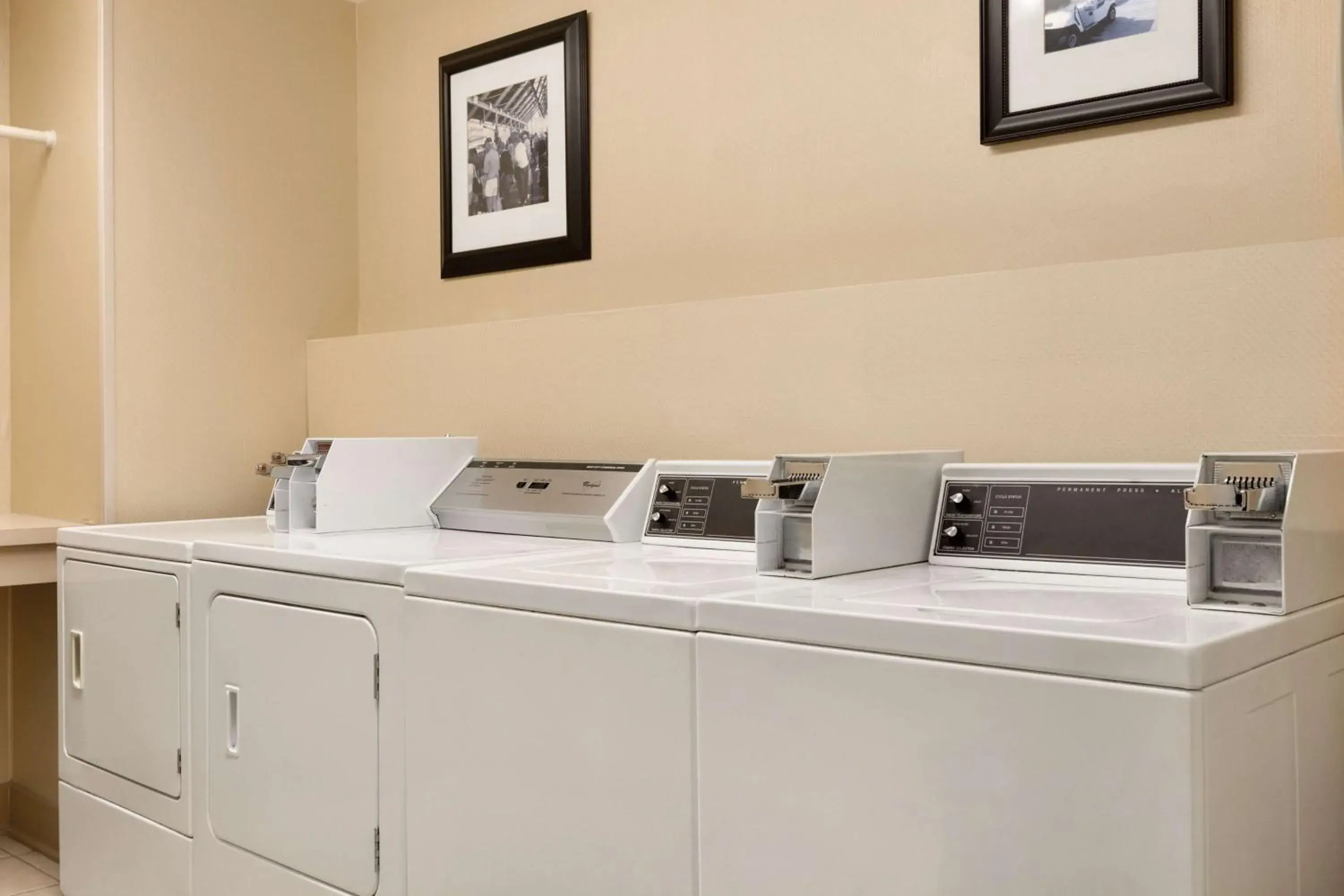 Property building in Hampton Inn & Suites Tarpon Springs Property building in Hampton Inn & Suites Tarpon Springs