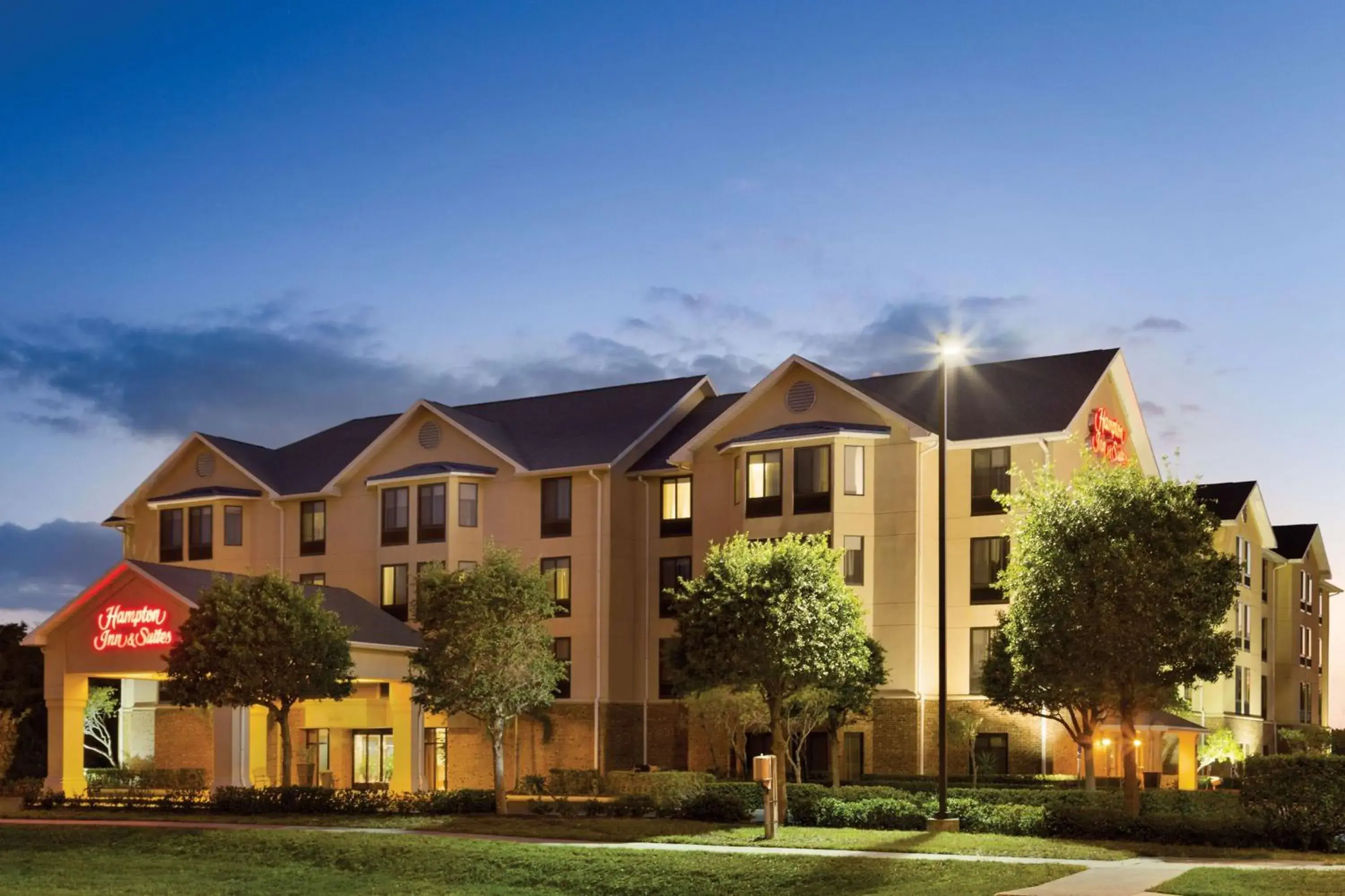 Property building in Hampton Inn & Suites Tarpon Springs Property building in Hampton Inn & Suites Tarpon Springs