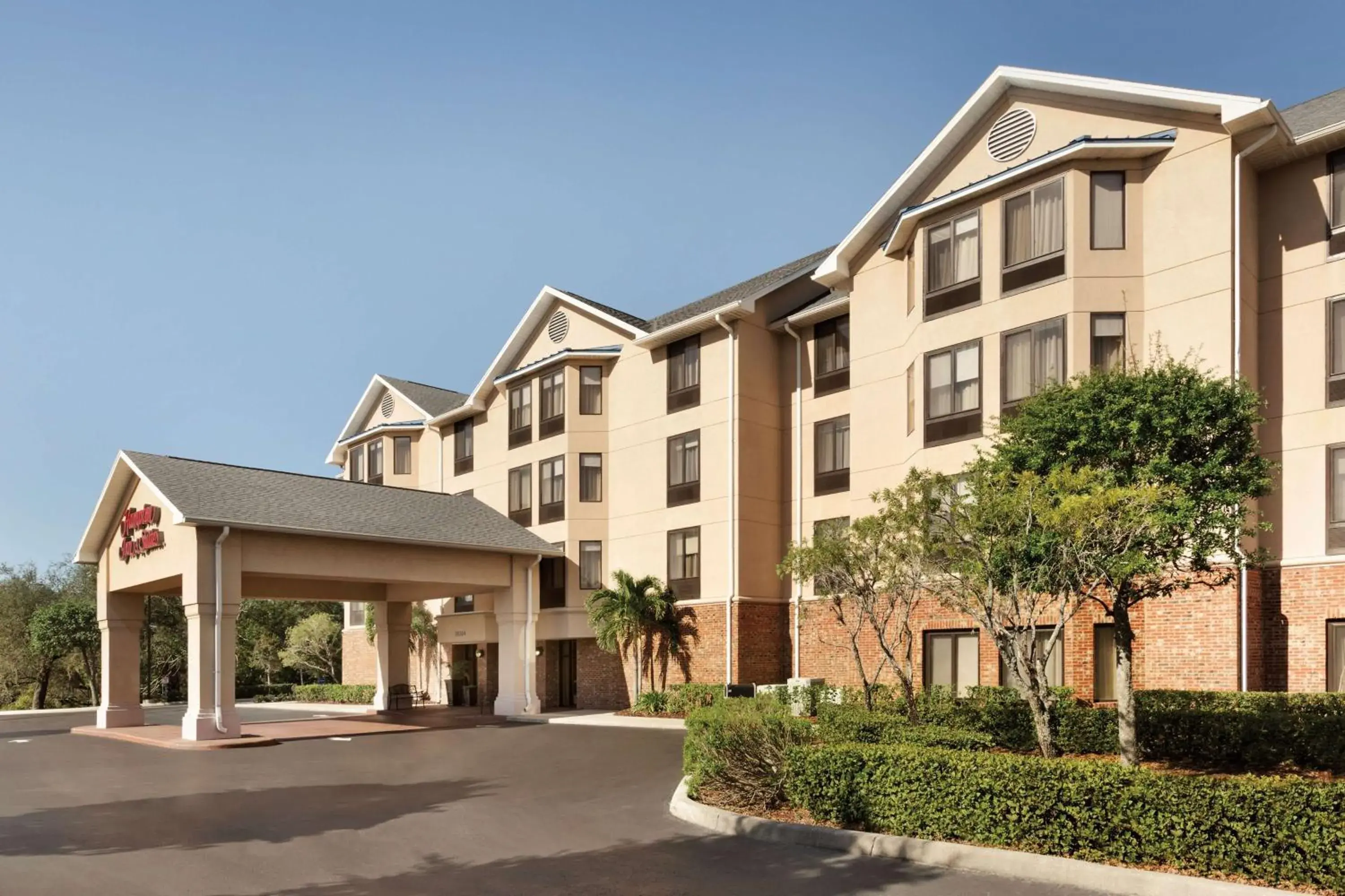 Property building in Hampton Inn & Suites Tarpon Springs Property building in Hampton Inn & Suites Tarpon Springs