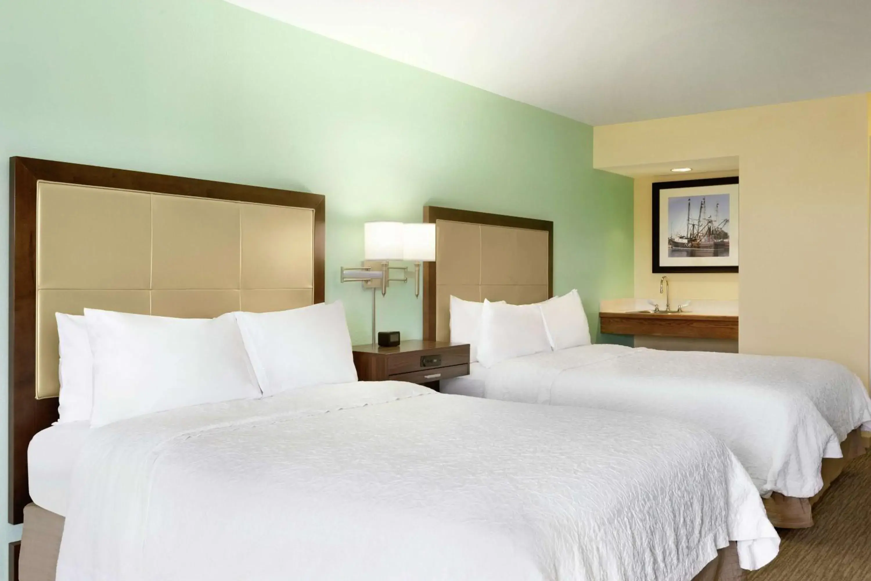 Bed in Hampton Inn & Suites Tarpon Springs Bed in Hampton Inn & Suites Tarpon Springs