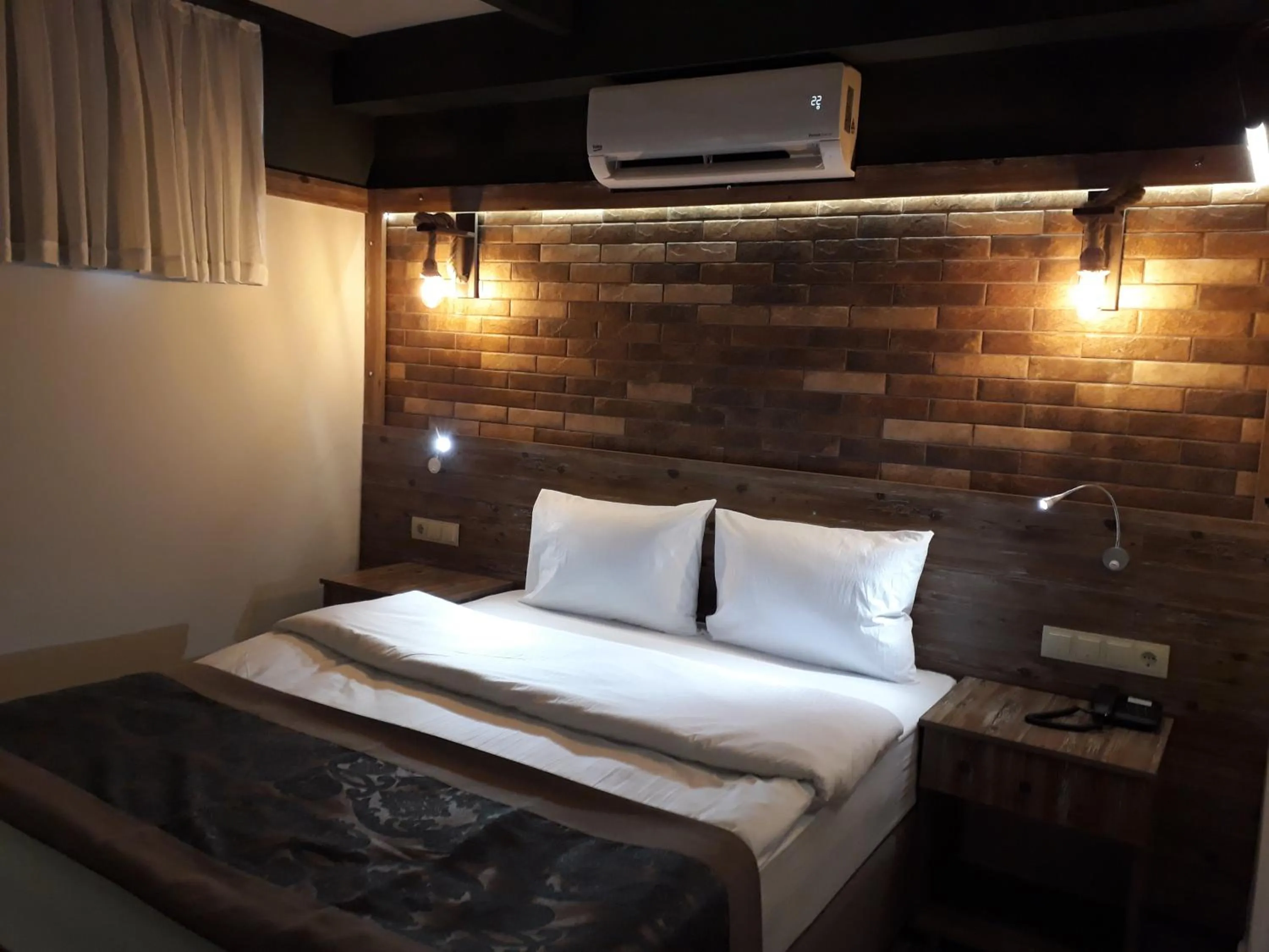 Bed in THE SARIGERME INN