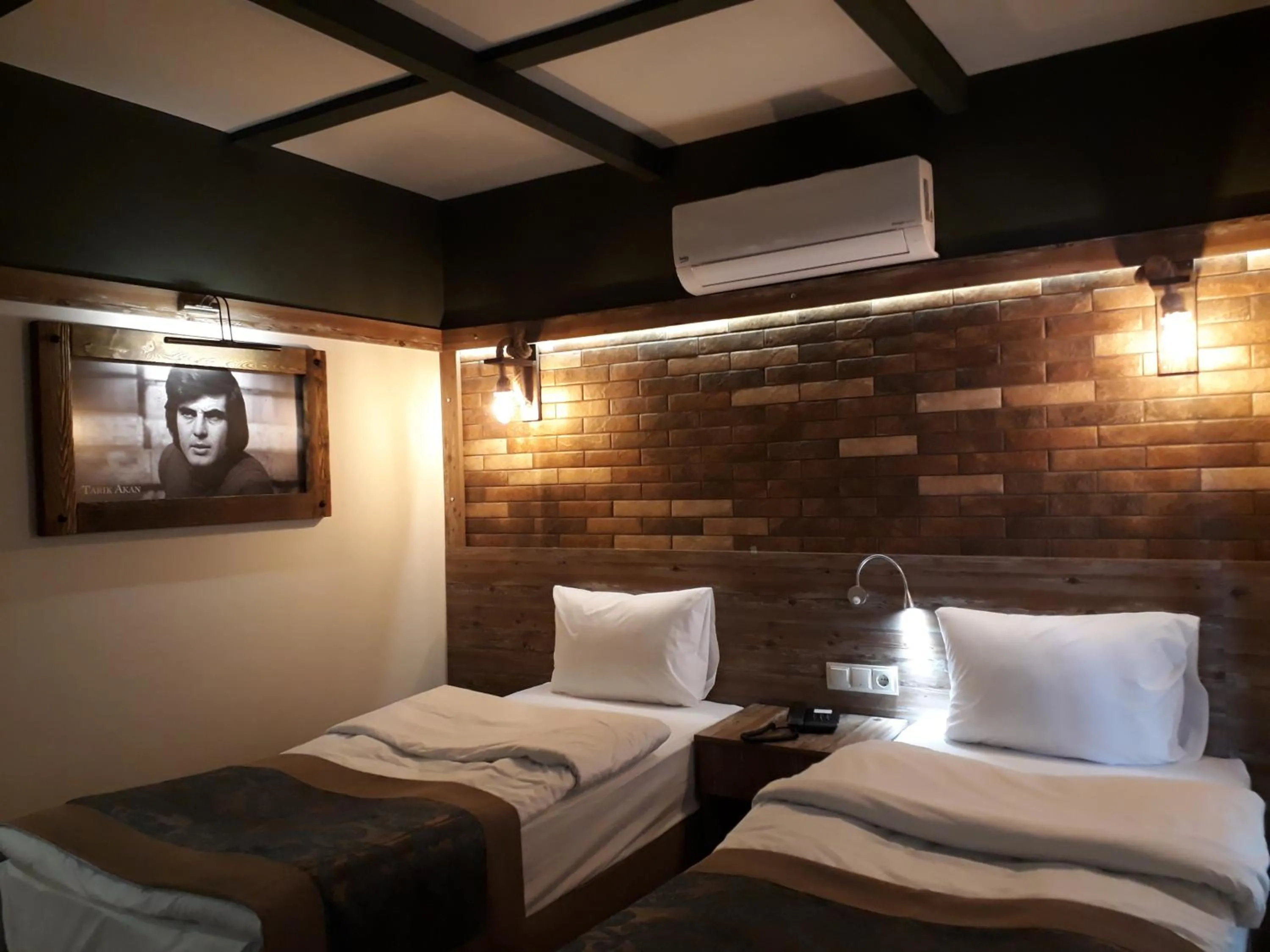 Bed in THE SARIGERME INN