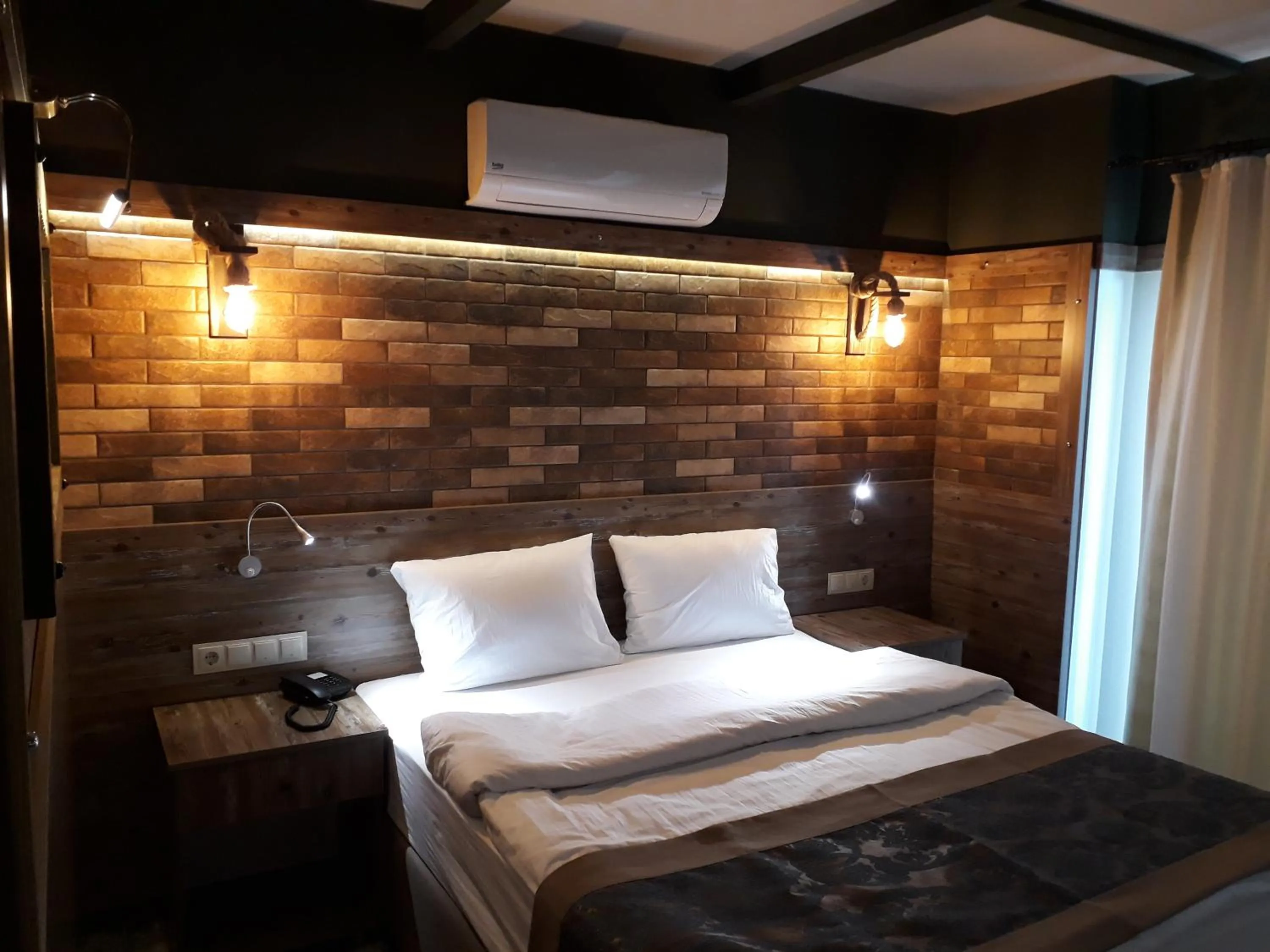 Bed in THE SARIGERME INN