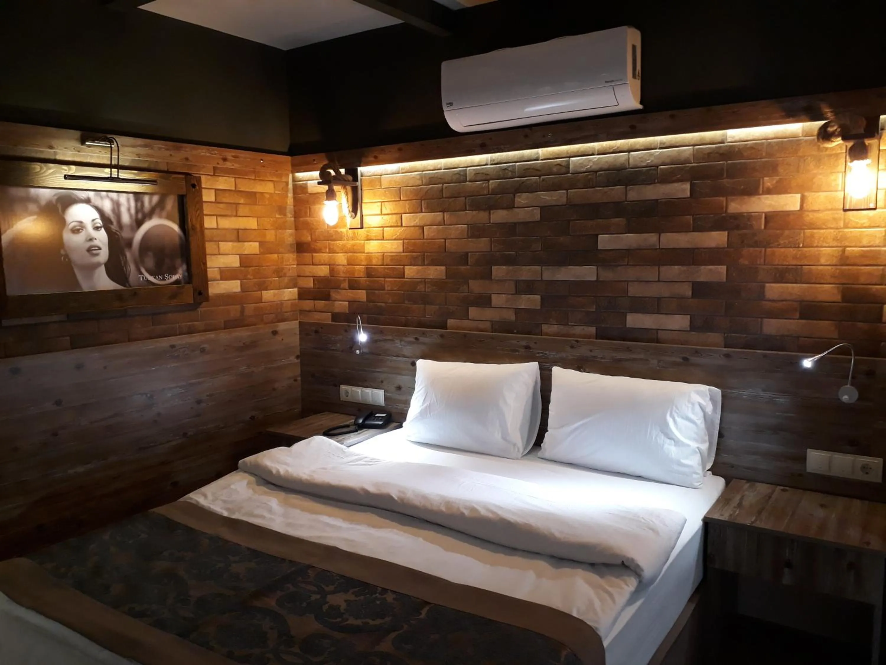 Bedroom in THE SARIGERME INN