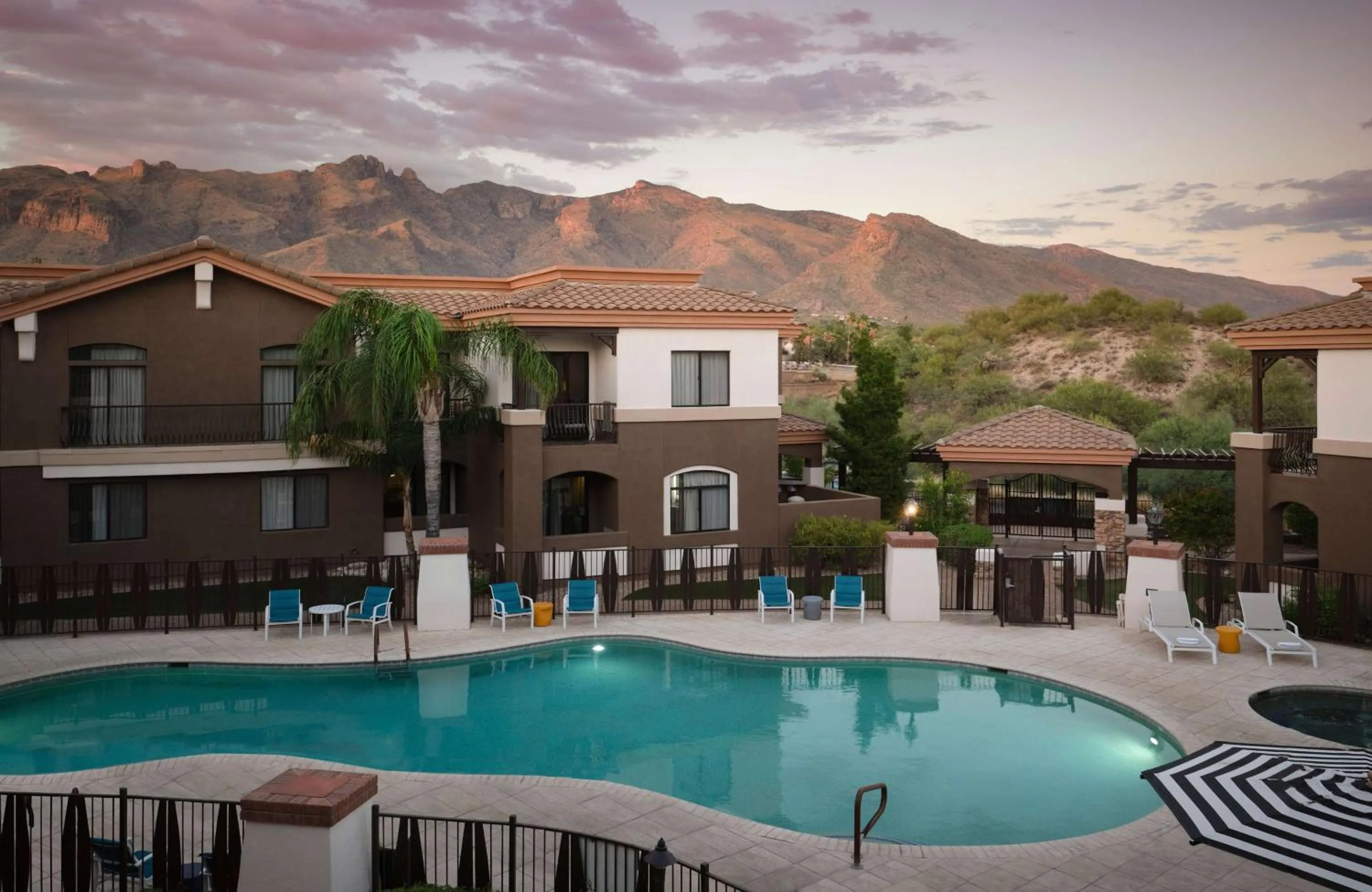 Pool view in Embassy Suites Tucson - Paloma Village