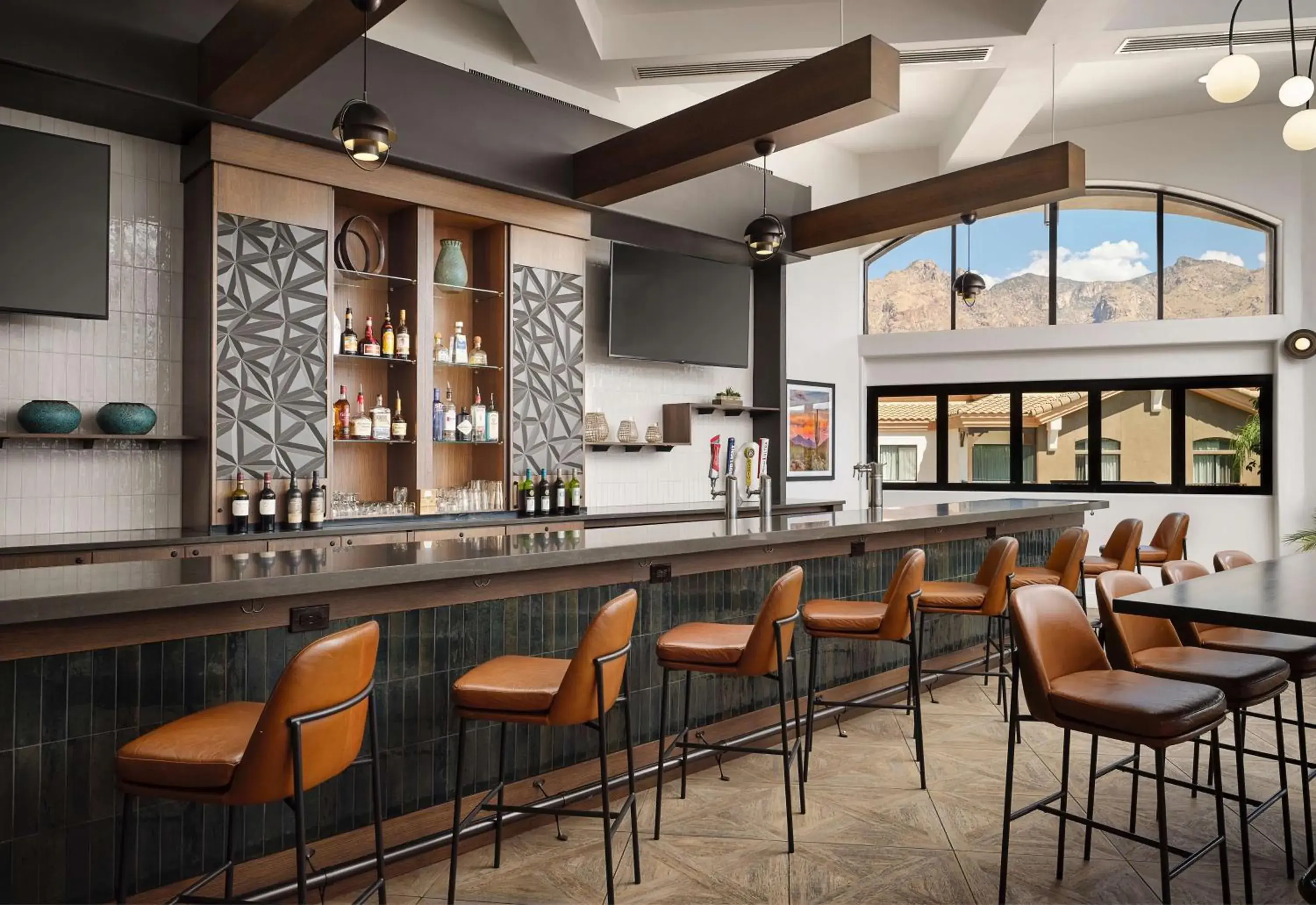 Lounge or bar in Embassy Suites Tucson - Paloma Village Lounge or bar in Embassy Suites Tucson - Paloma Village