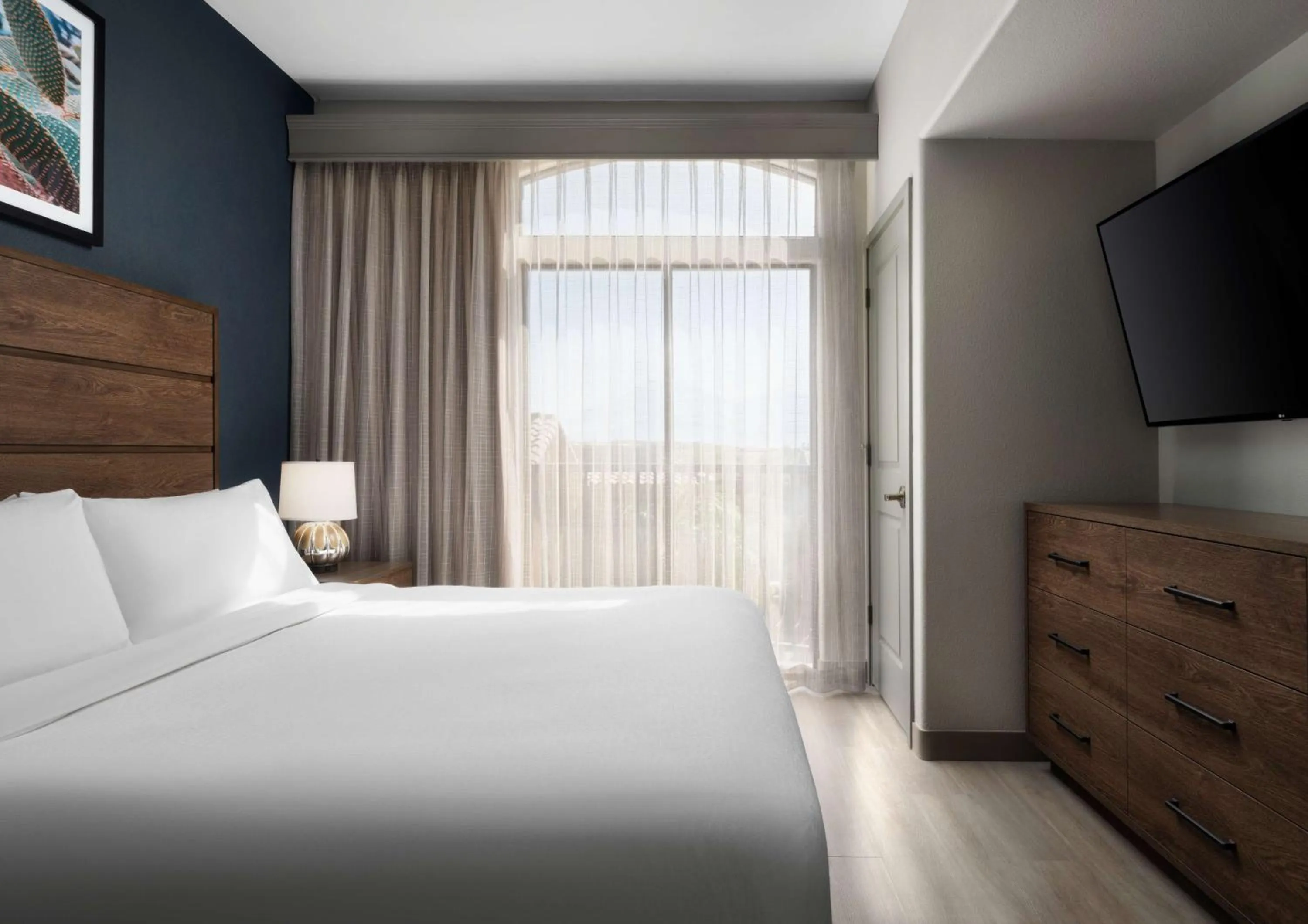 Bed in Embassy Suites Tucson - Paloma Village