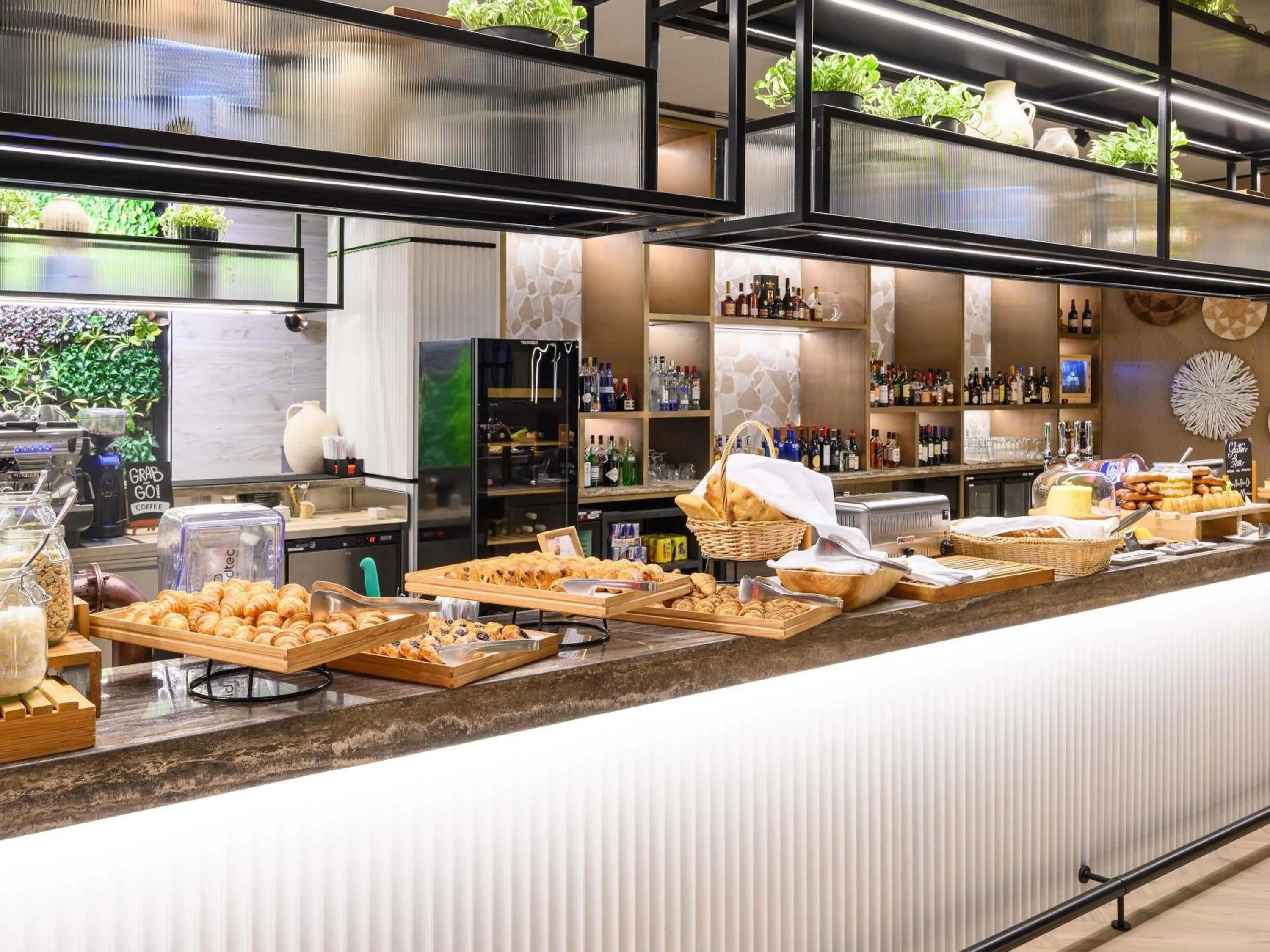 Restaurant/places to eat in ibis Dubai World Trade Centre