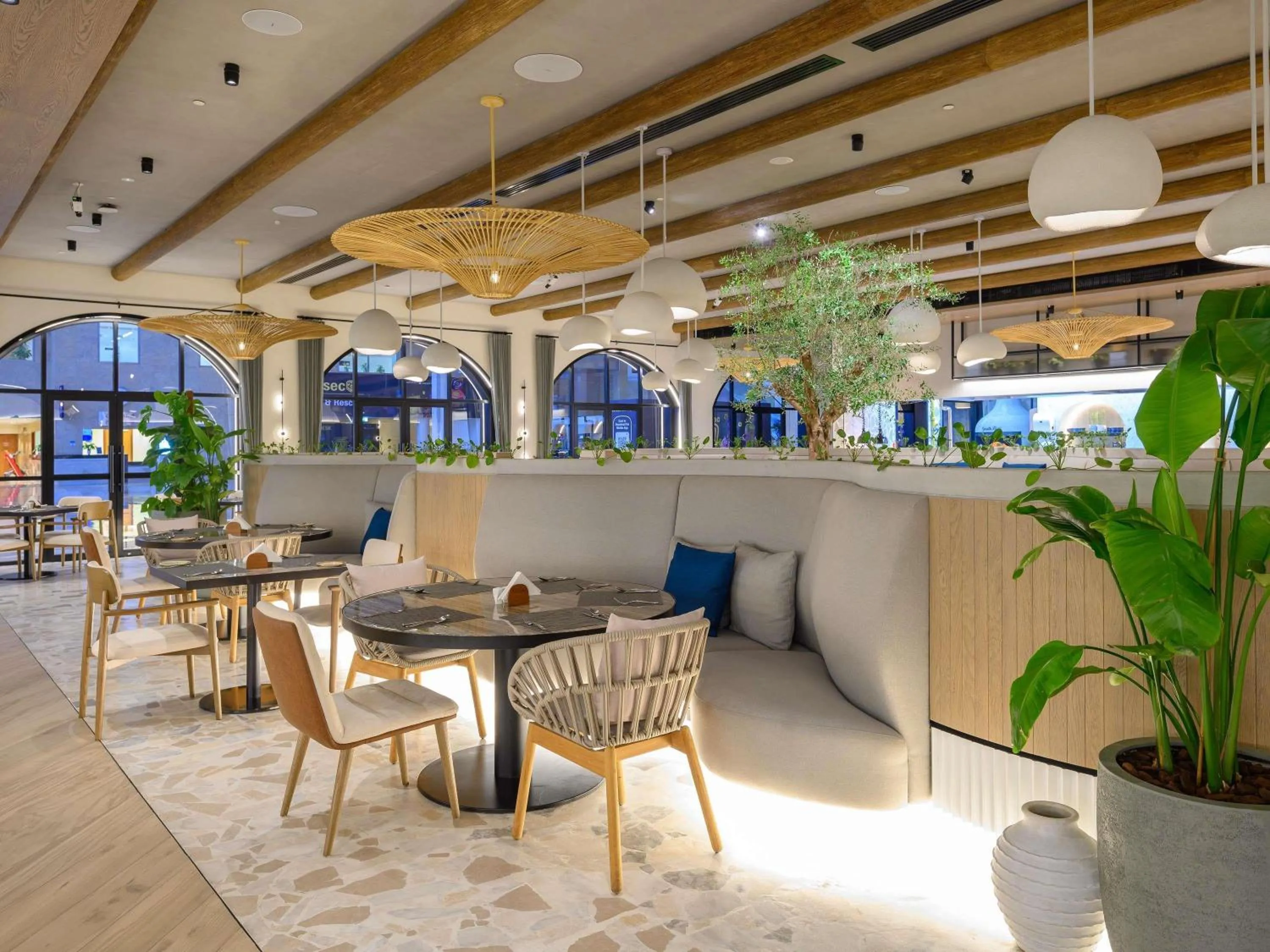 Restaurant/places to eat in ibis Dubai World Trade Centre