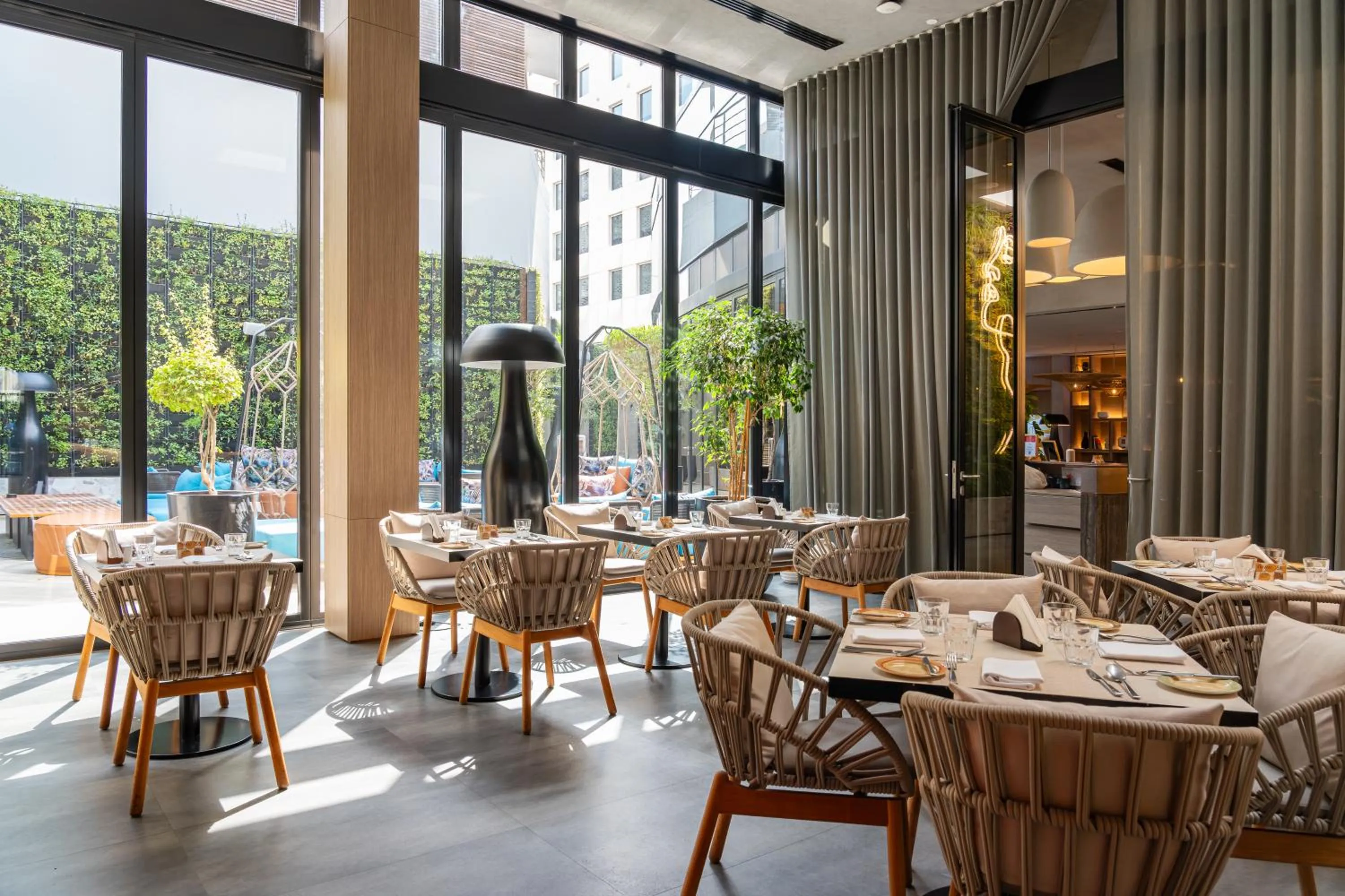 Restaurant/places to eat in ibis Dubai World Trade Centre