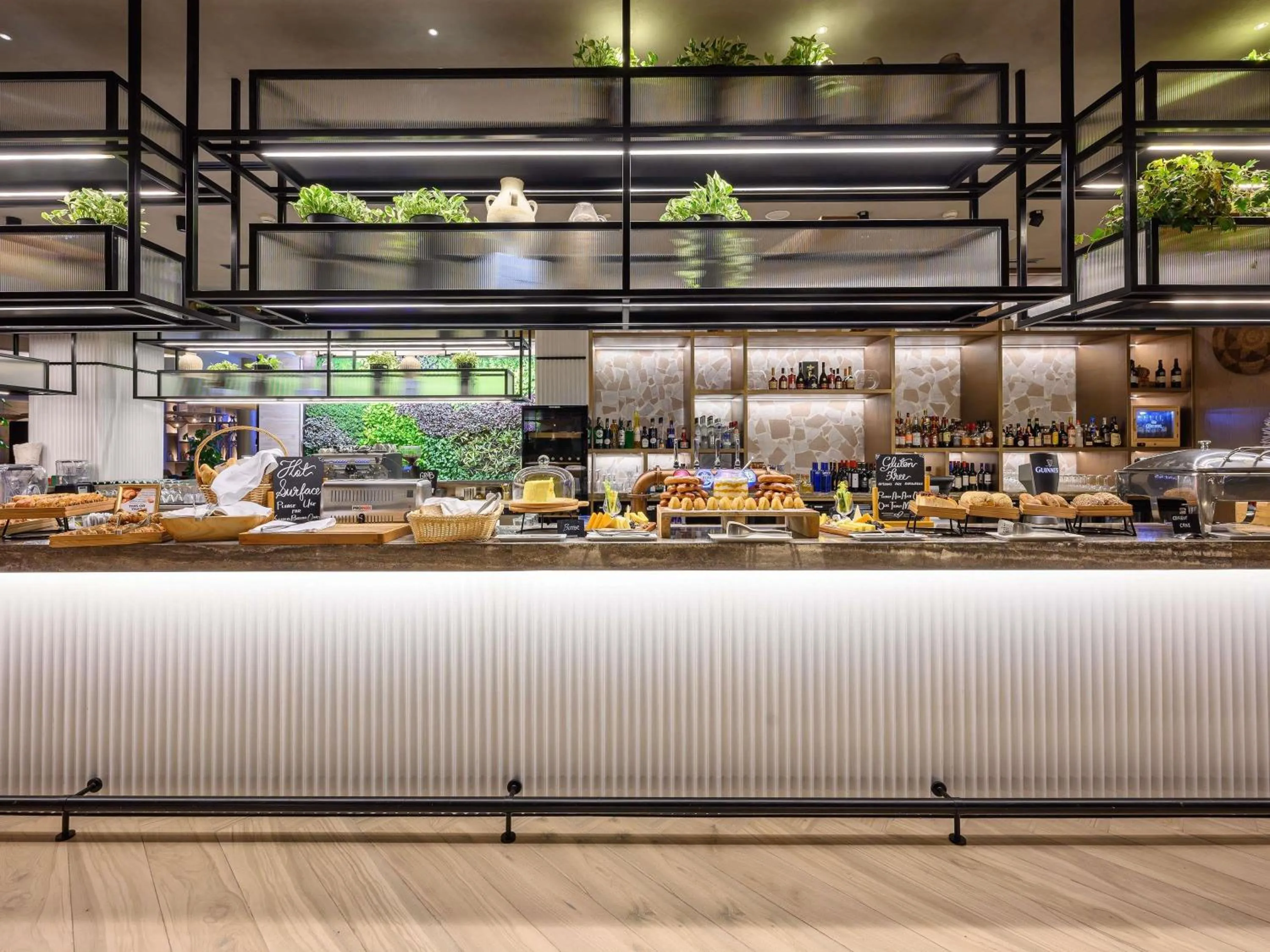 Restaurant/places to eat in ibis Dubai World Trade Centre