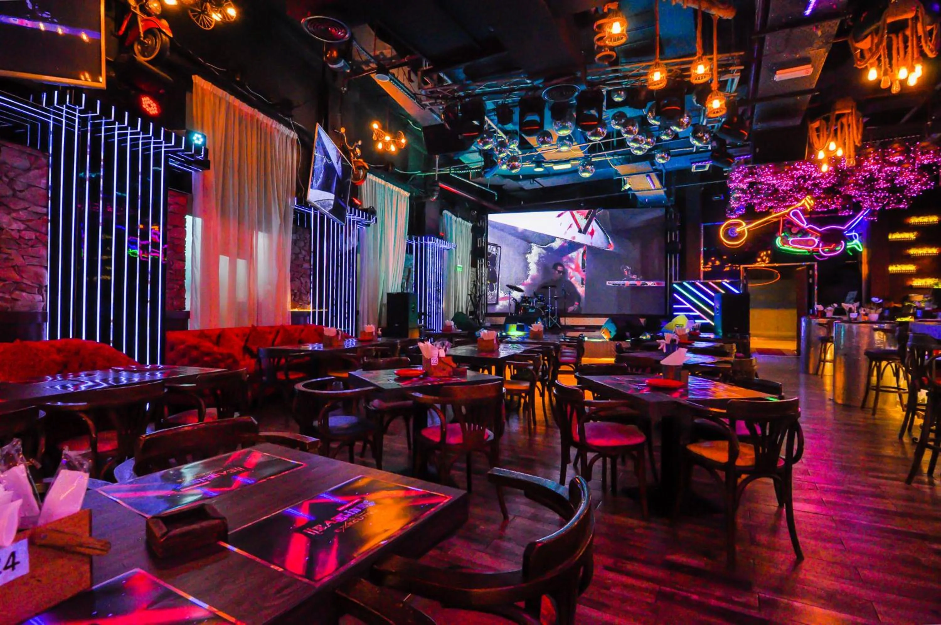 Lounge or bar in ibis Dubai World Trade Centre