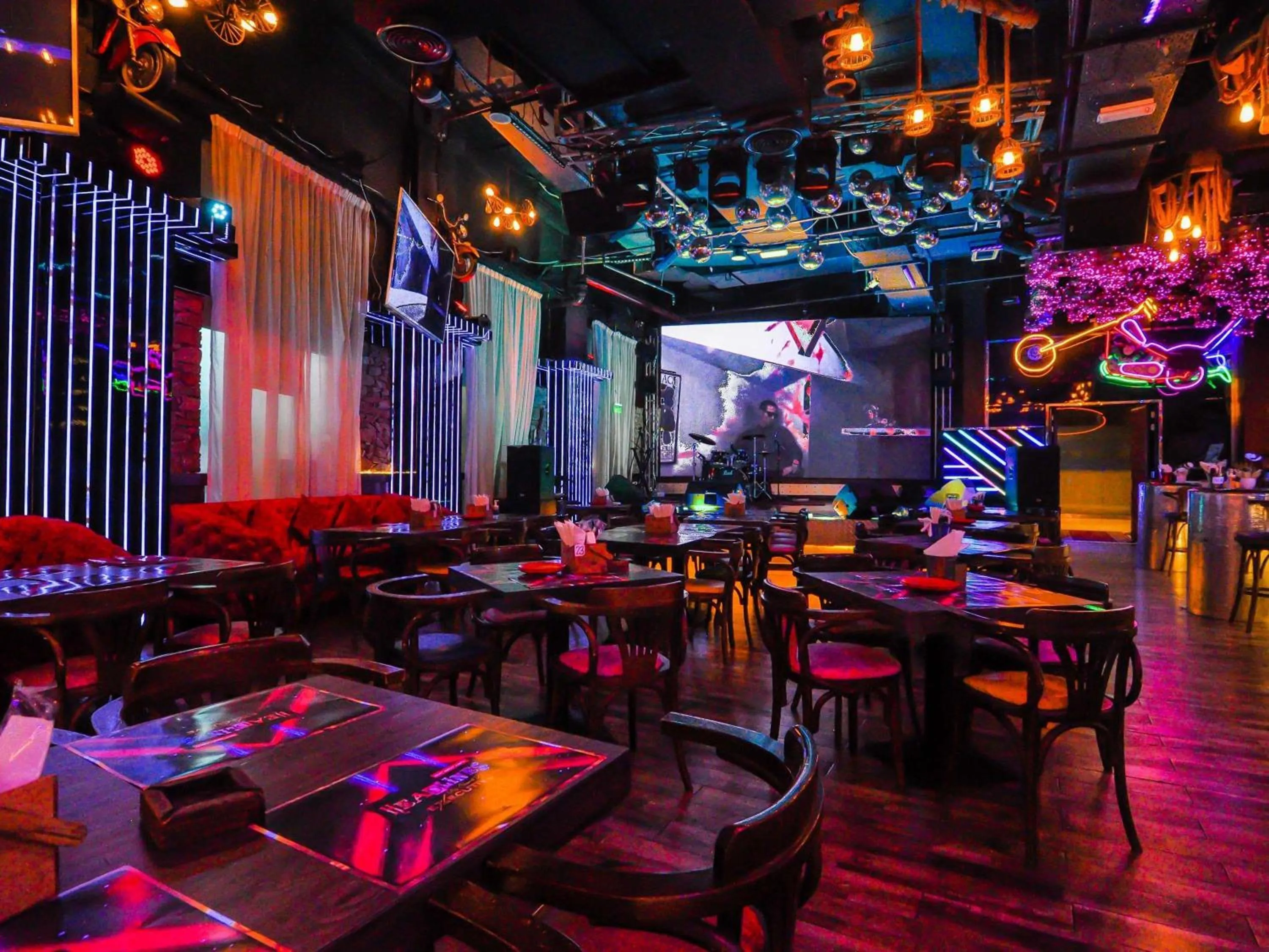 Lounge or bar in ibis Dubai World Trade Centre