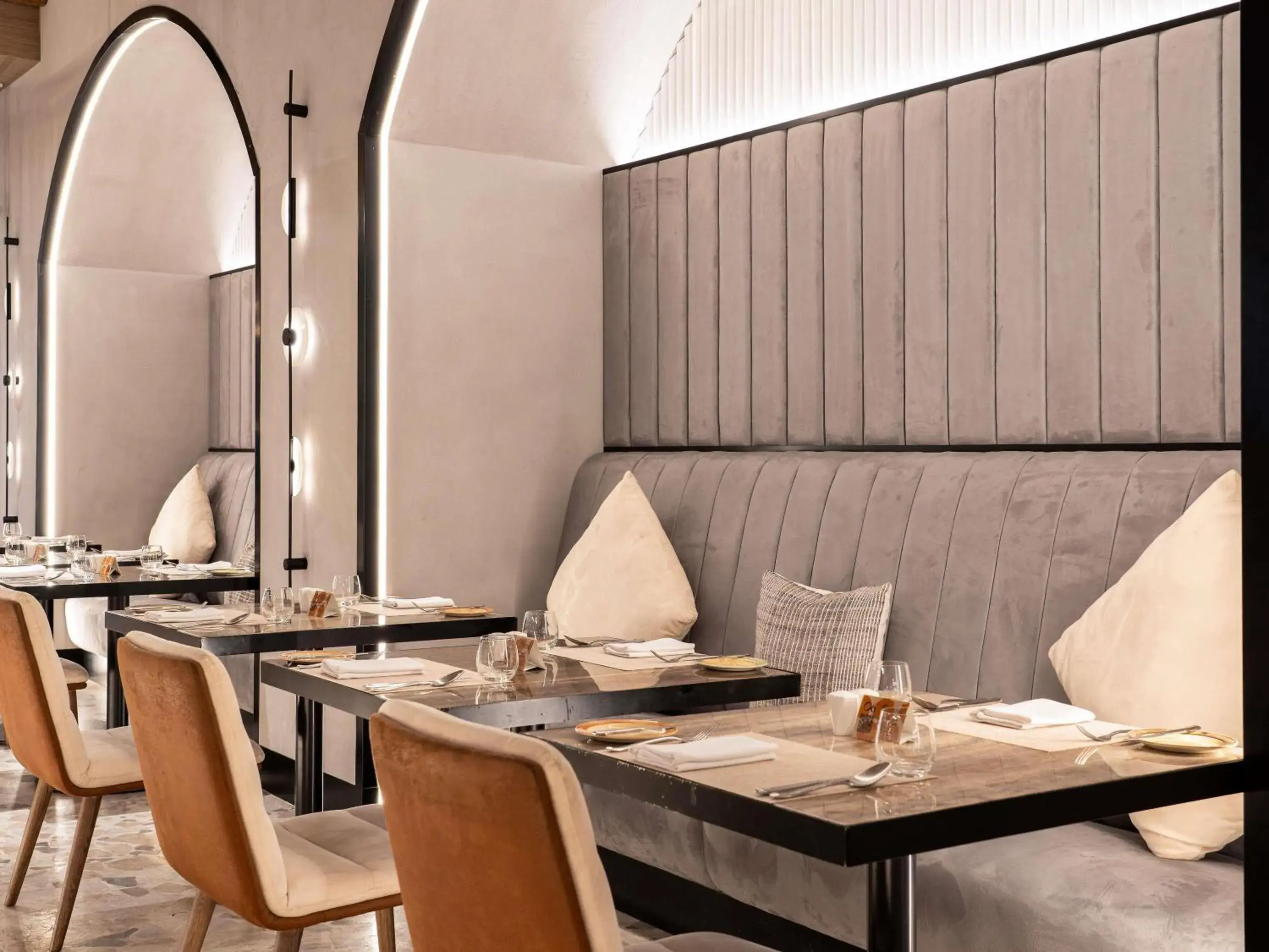 Restaurant/places to eat in ibis Dubai World Trade Centre Restaurant/places to eat in ibis Dubai World Trade Centre