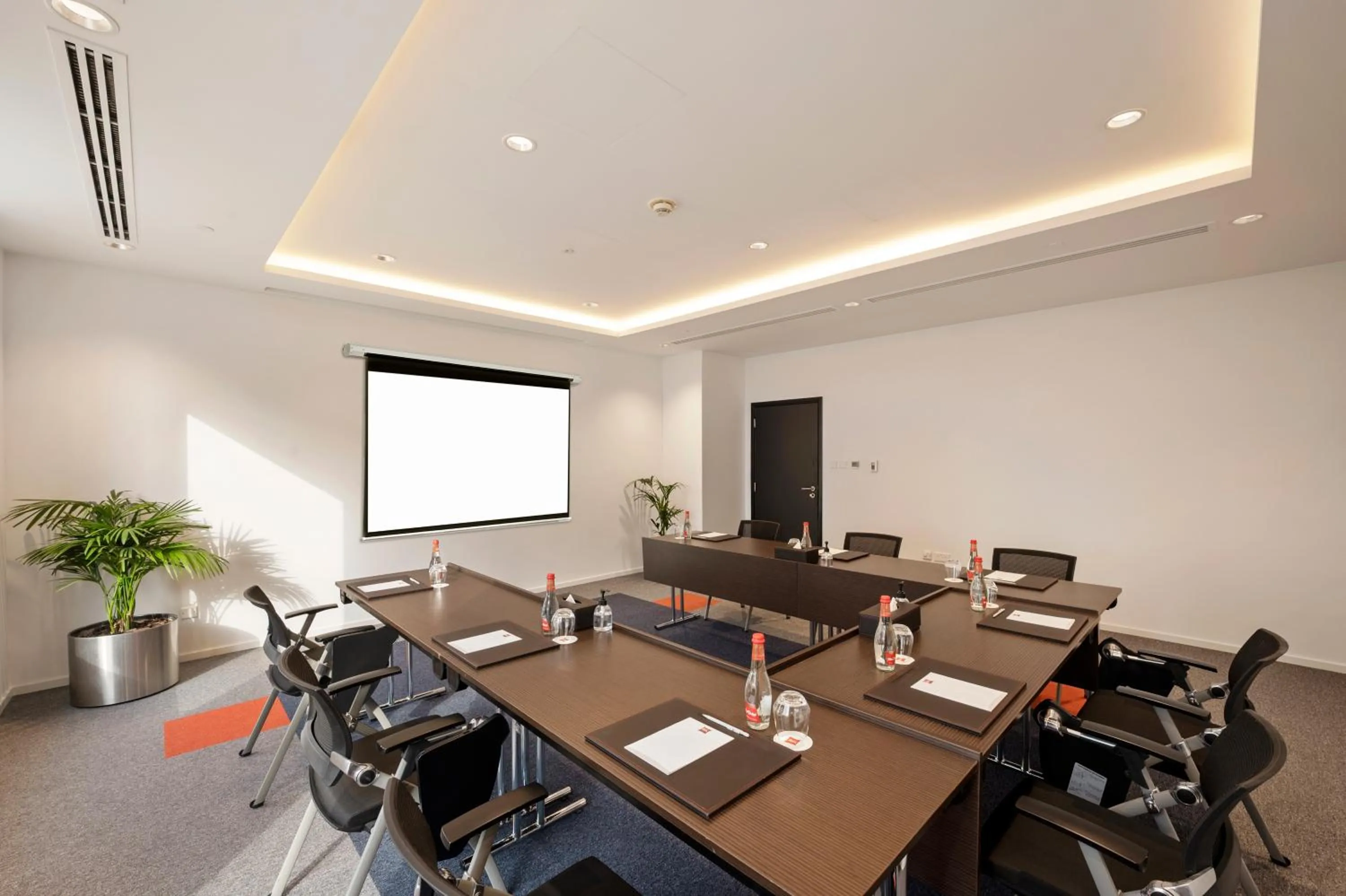 Meeting/conference room in ibis Dubai World Trade Centre