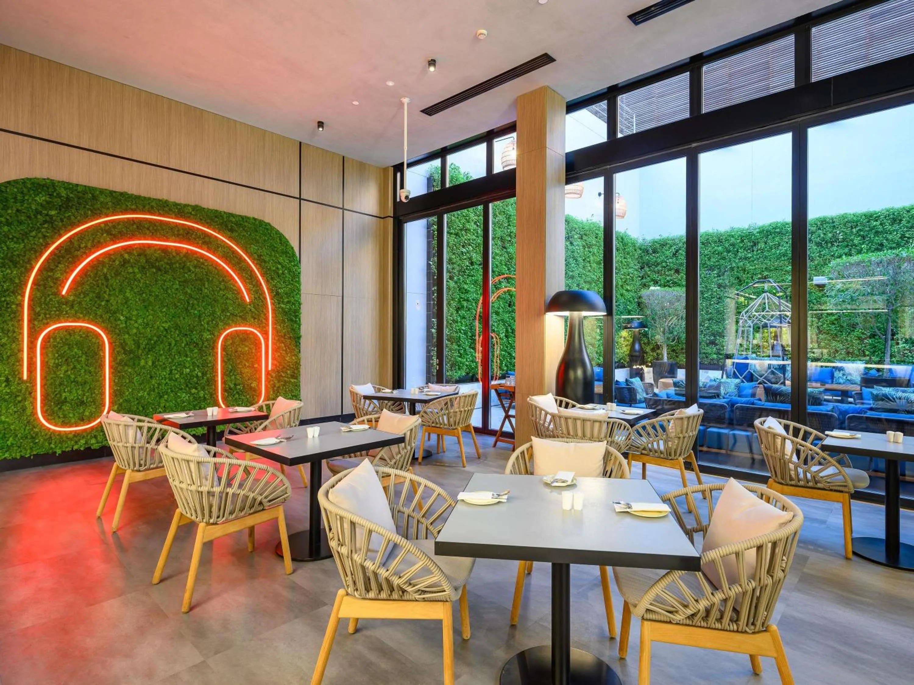 Restaurant/places to eat in ibis Dubai World Trade Centre