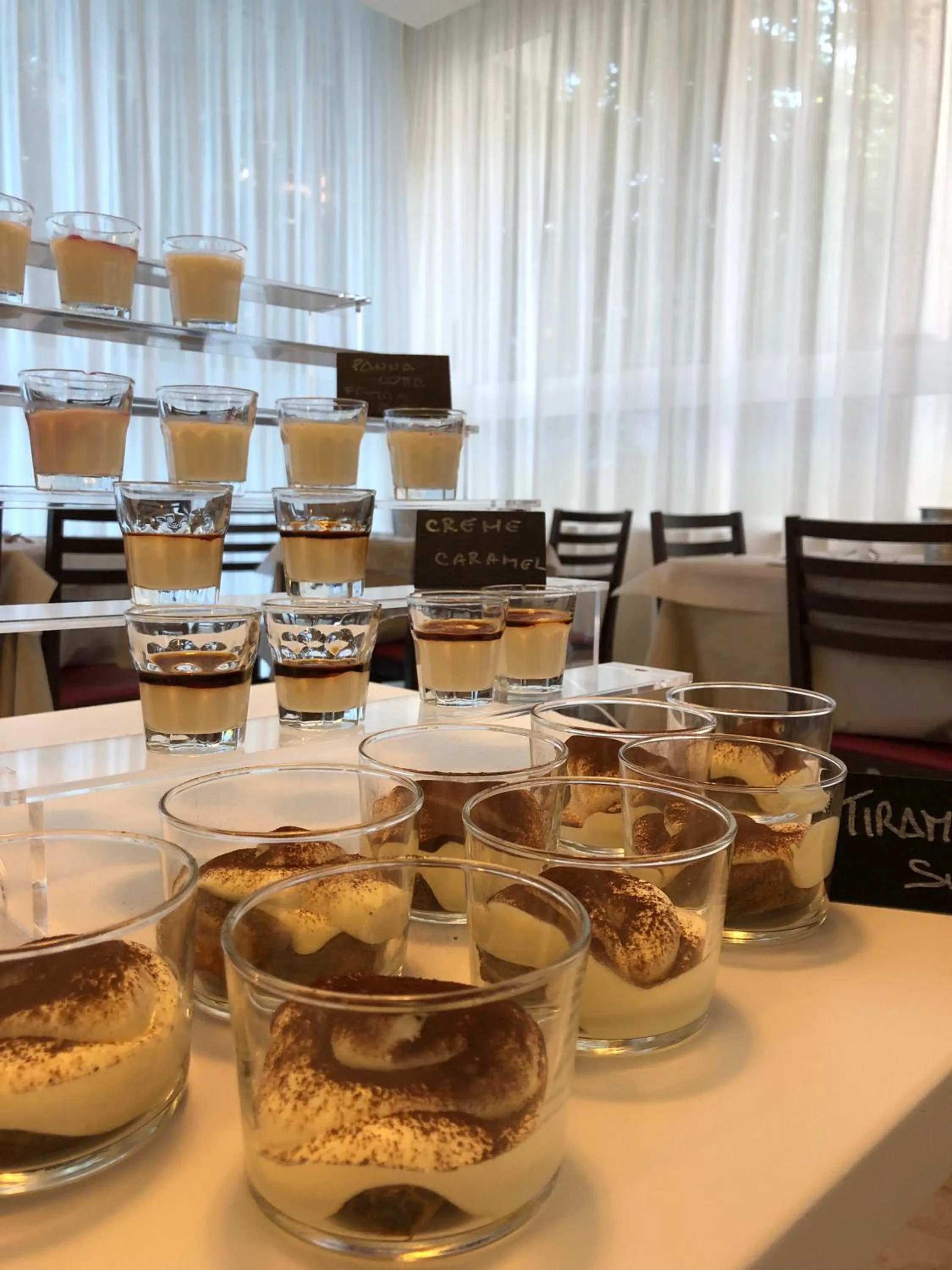 Restaurant/places to eat in Hotel Little