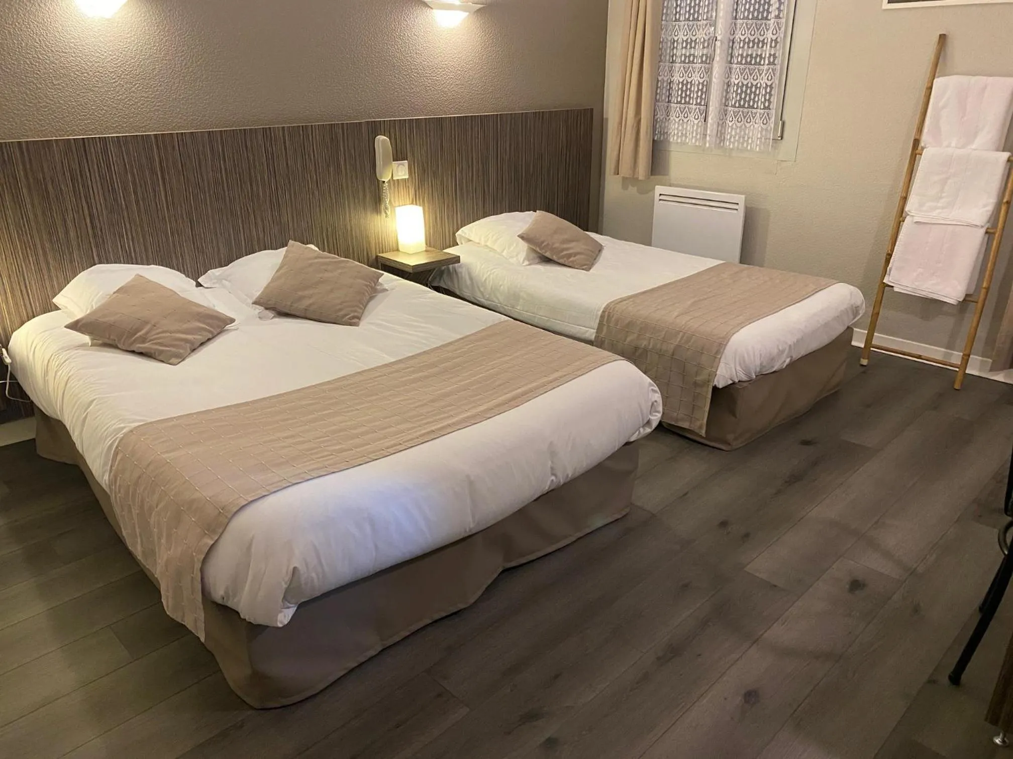 Bed in Hôtel Café les Fleurs