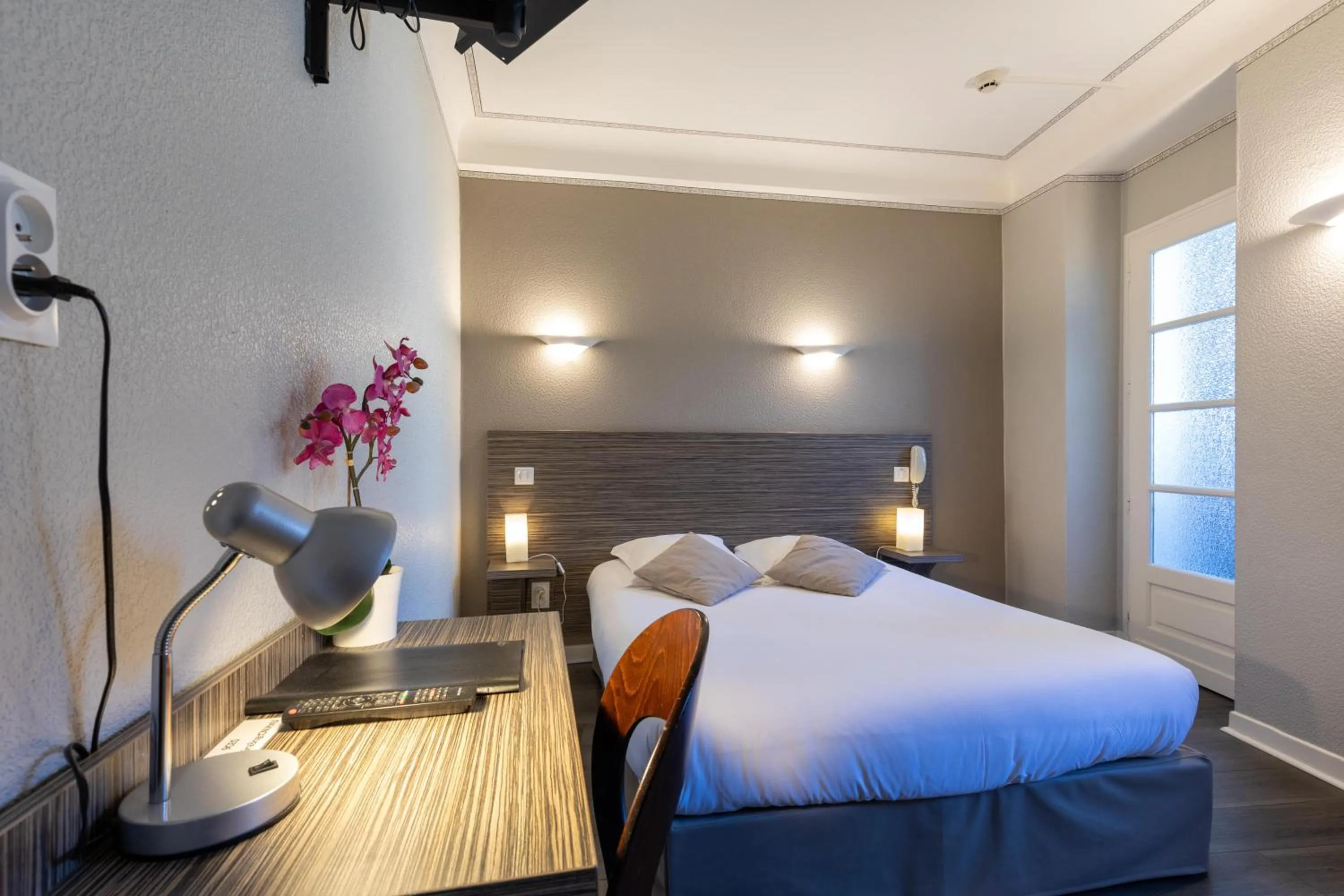Bed in Hôtel Café les Fleurs