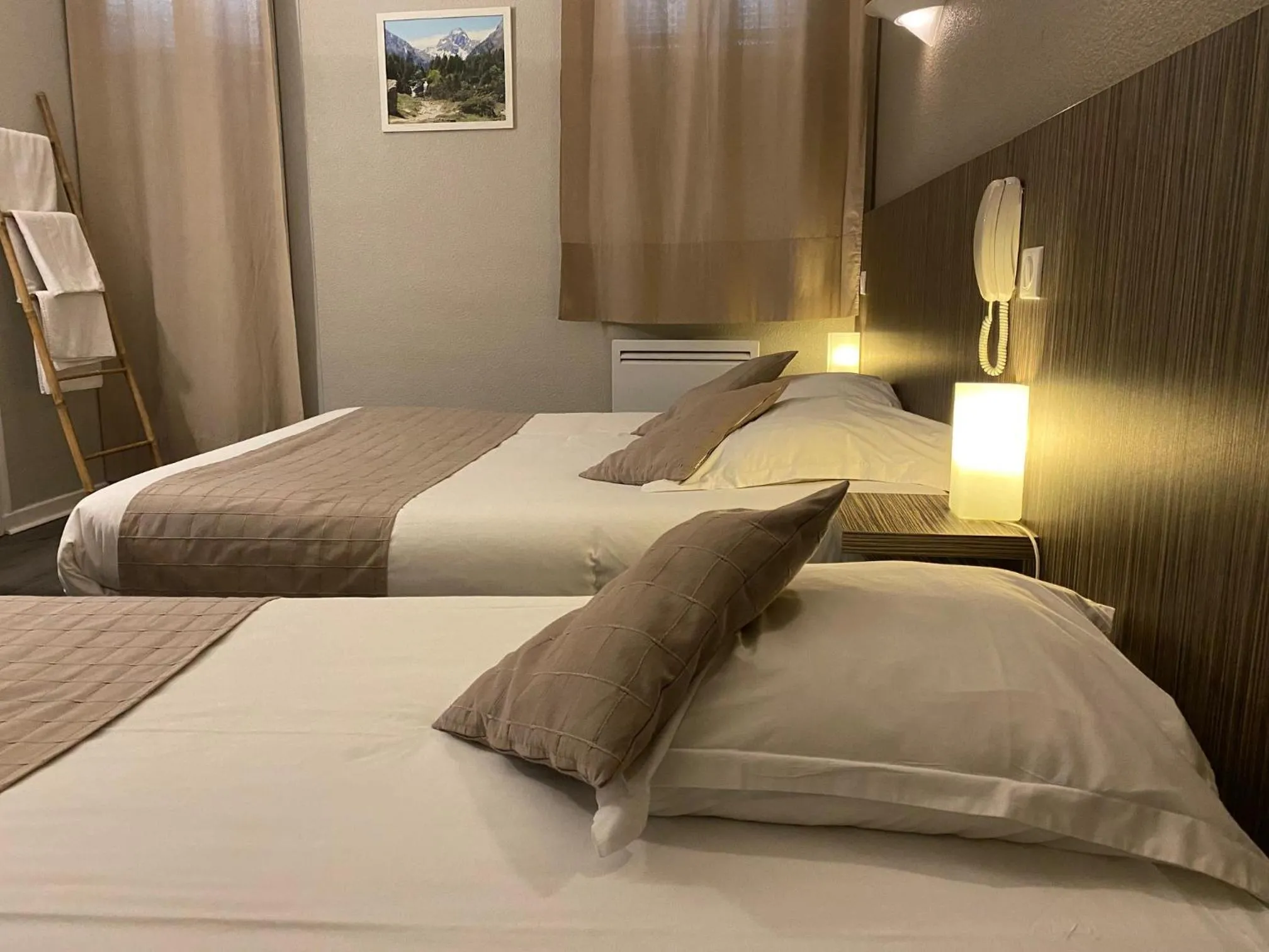Bed in Hôtel Café les Fleurs