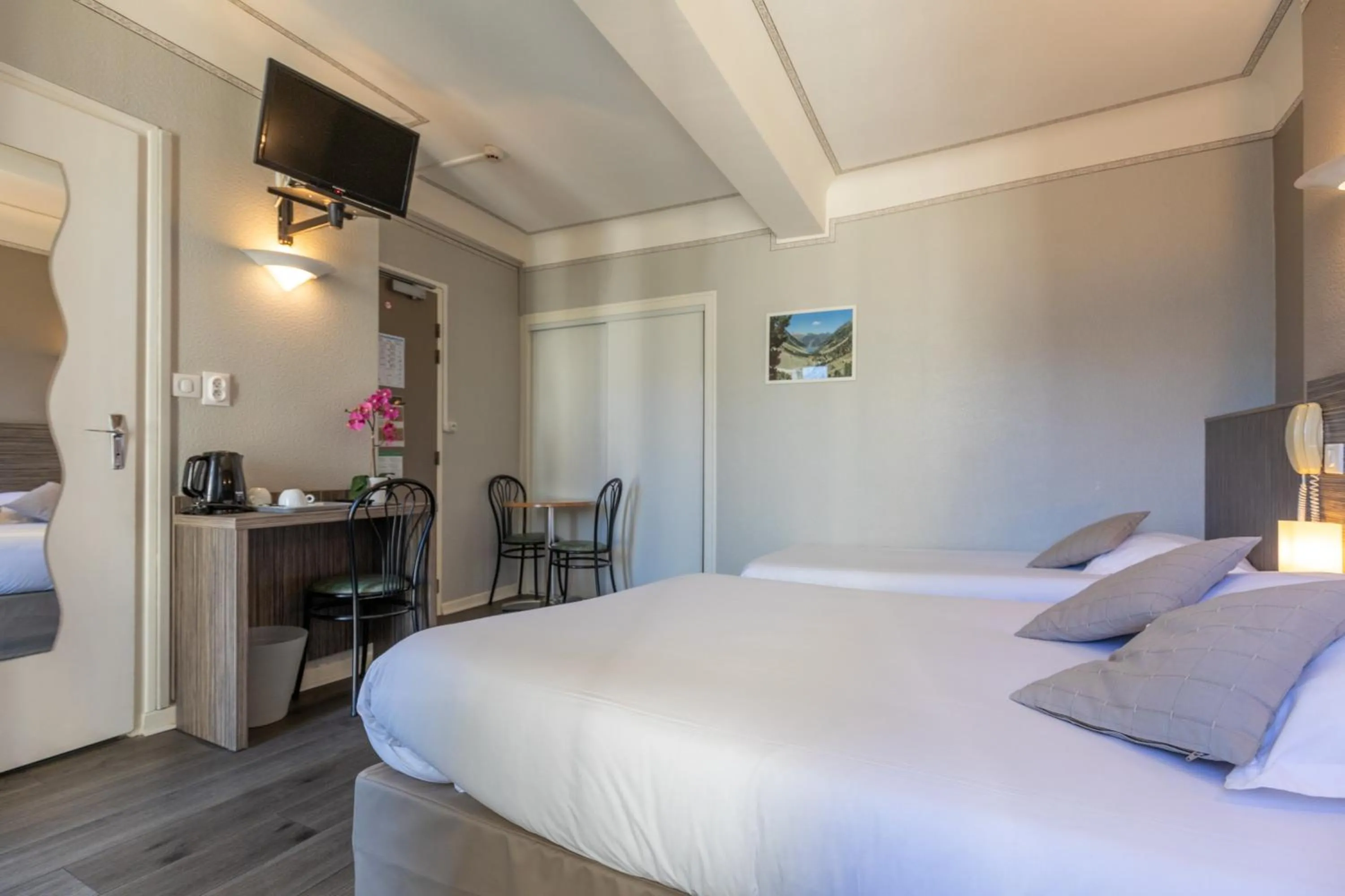 Bed in Hôtel Café les Fleurs
