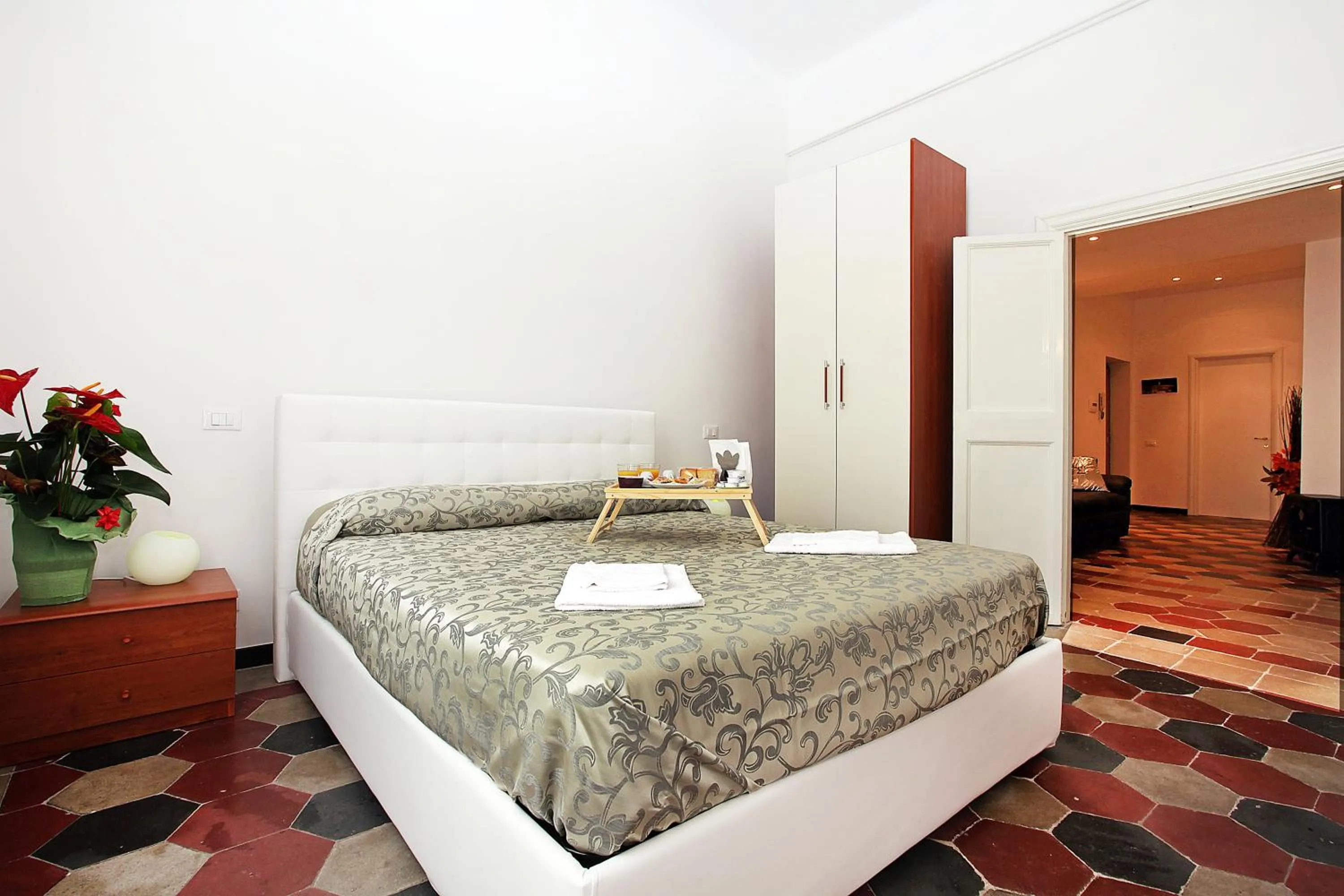 Bedroom, Bed in Angels In Rome