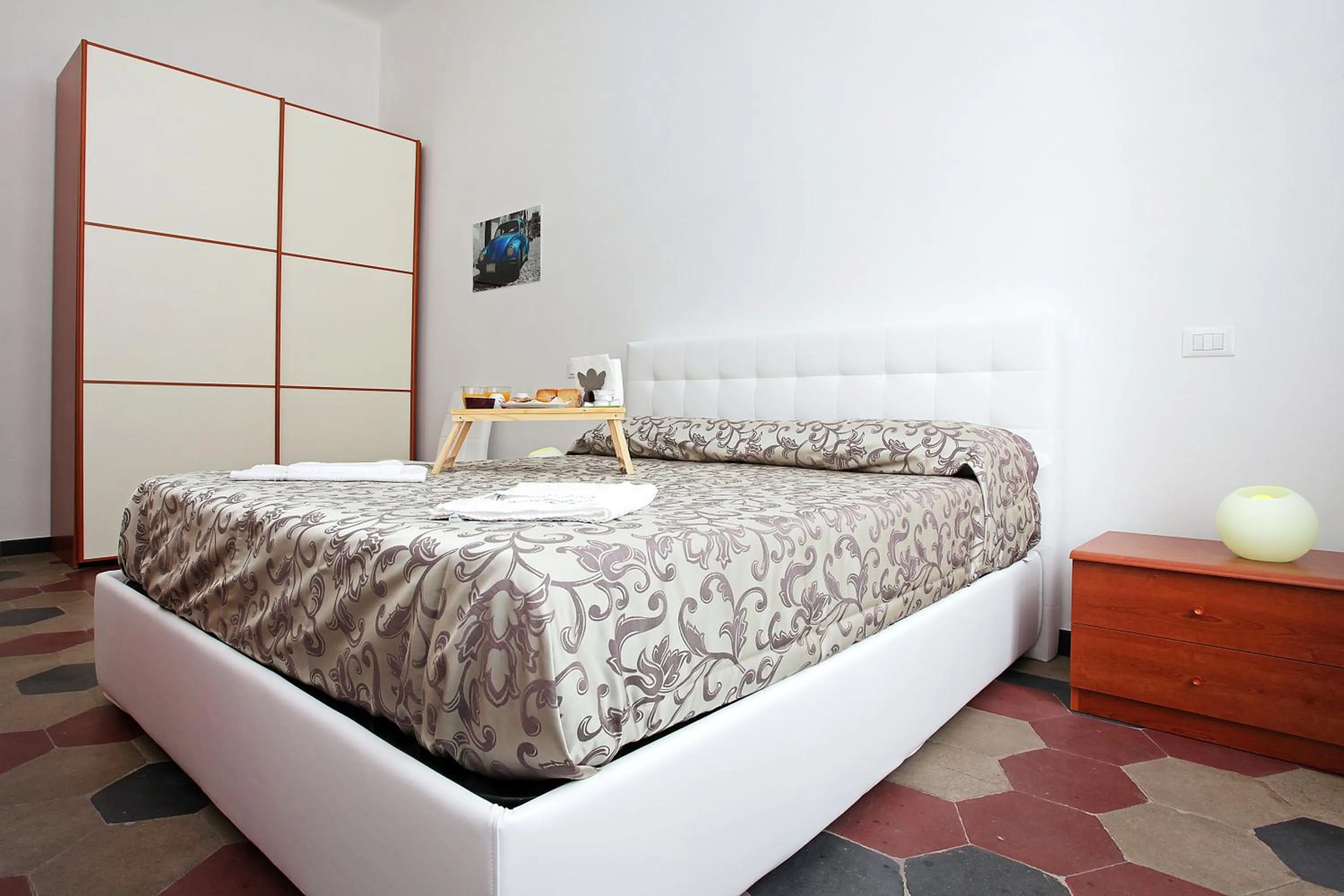 Bedroom, Bed in Angels In Rome